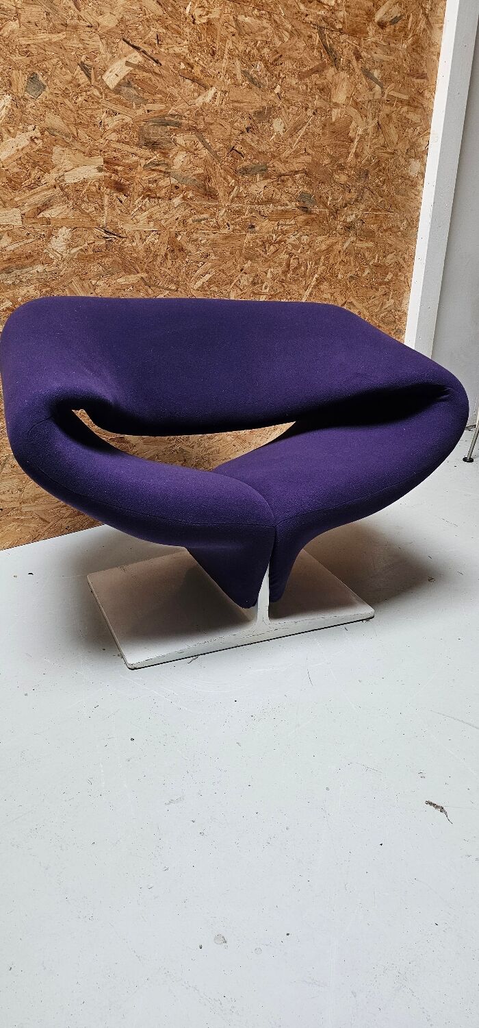 Artifort Ribbon chair designed by Pierre Paulin in 1960.