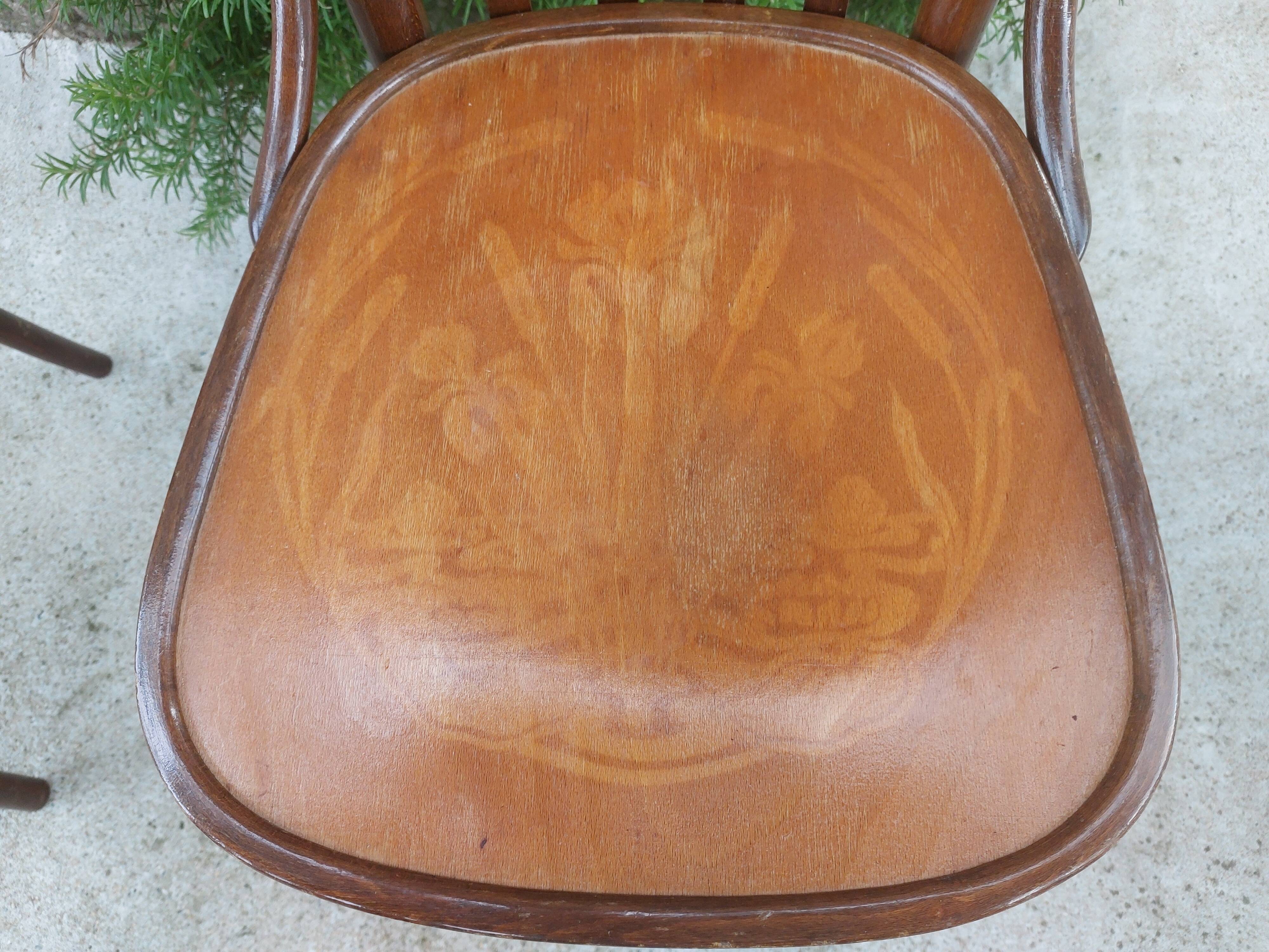 6 bistro chairs, pattern on the seat