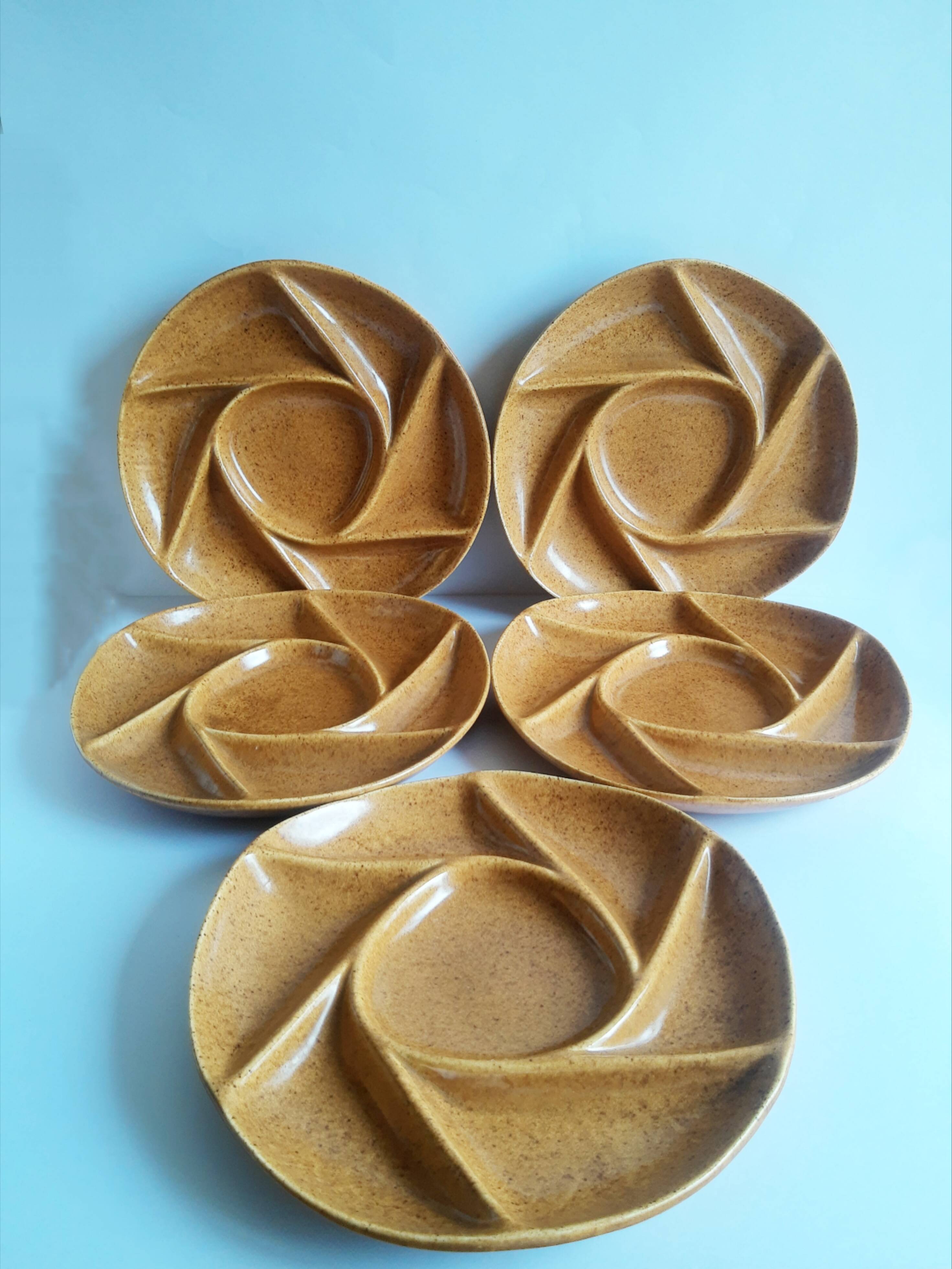 Set of 5 plates with compartments in vintage Longchamp sandstone