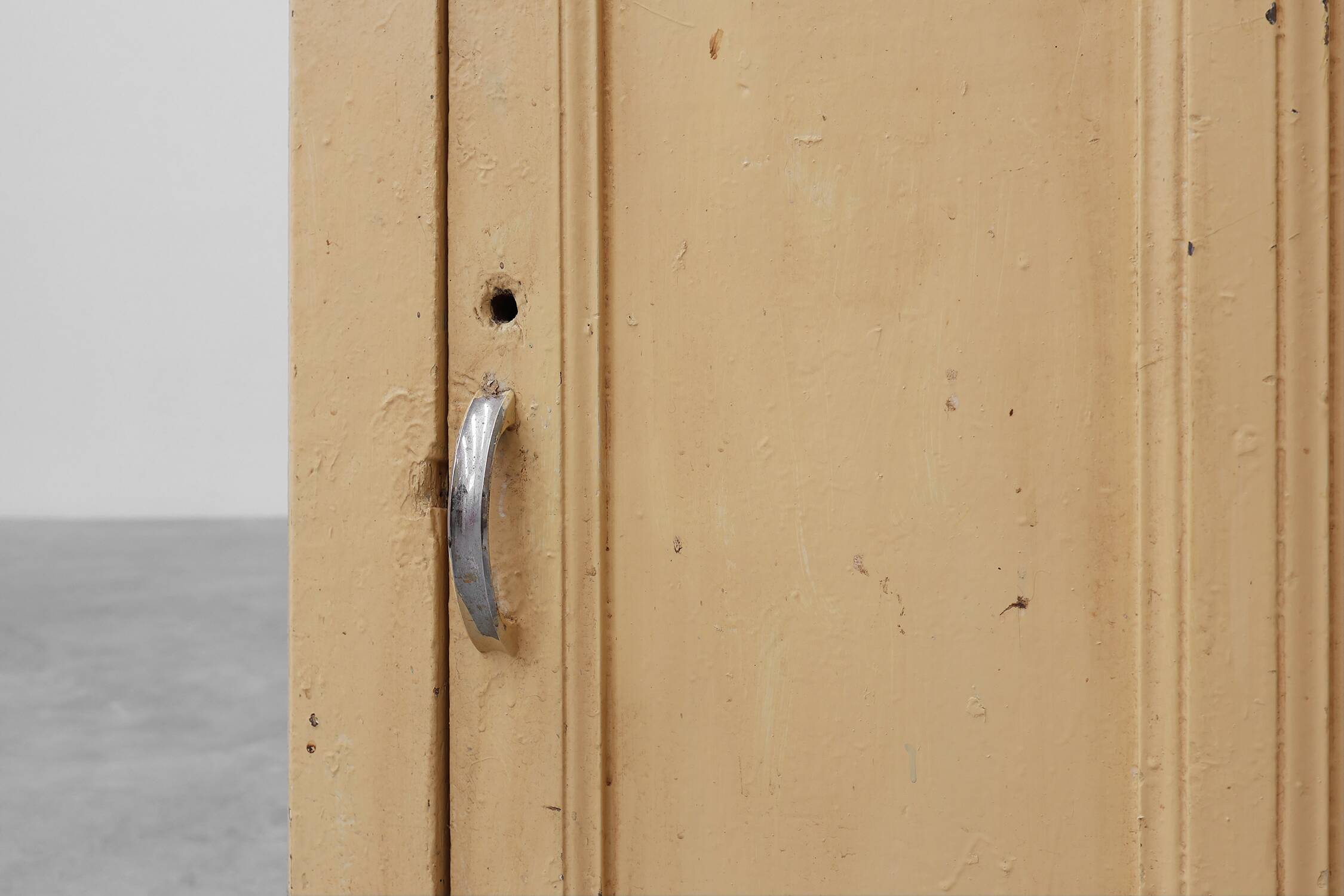 Meuble en pin du XIXe siècle provenant de Provence.