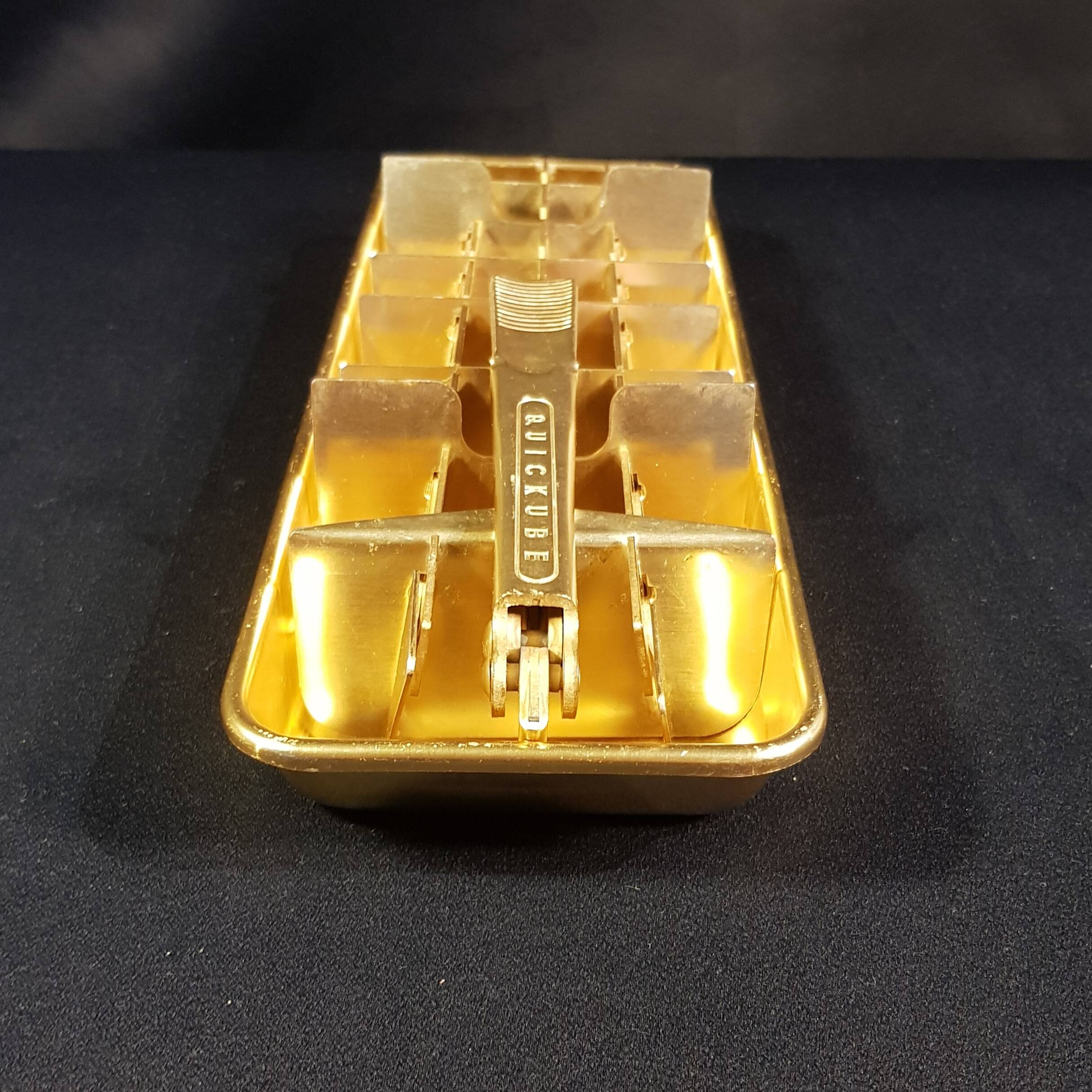 Quickube ice cube tray