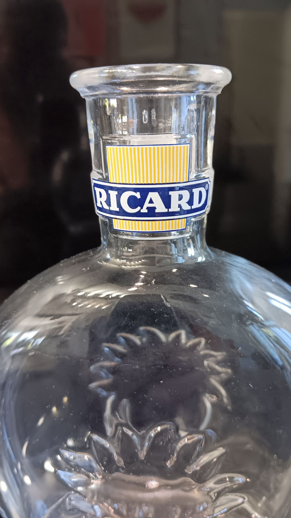 Ricard decanter in very good condition. 18 H, 13 L, 6.5 L.