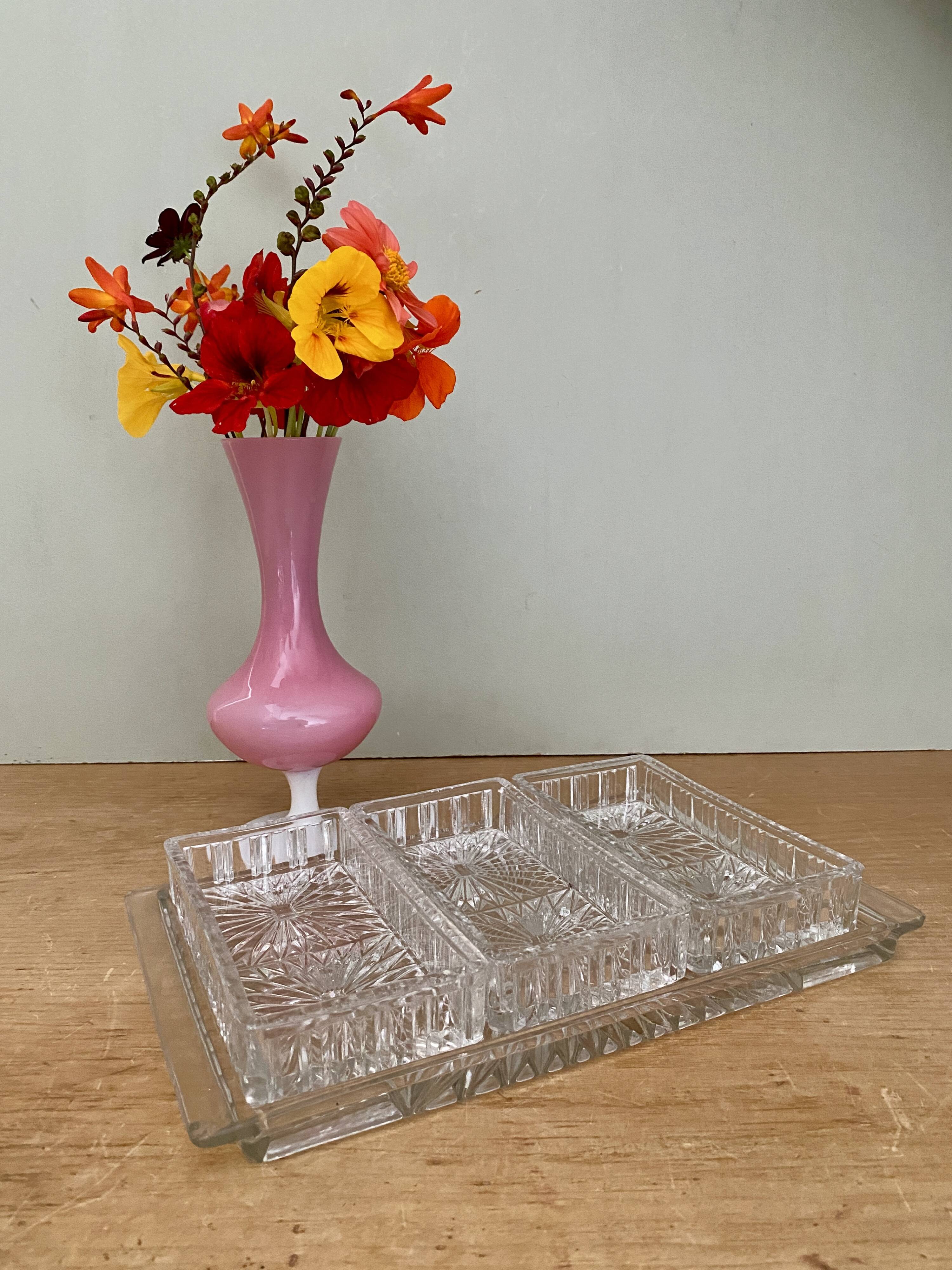 Tray and 3 vintage ramekins in worked glass