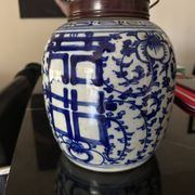 Asian lamp in white and blue ceramic, early 20th century.