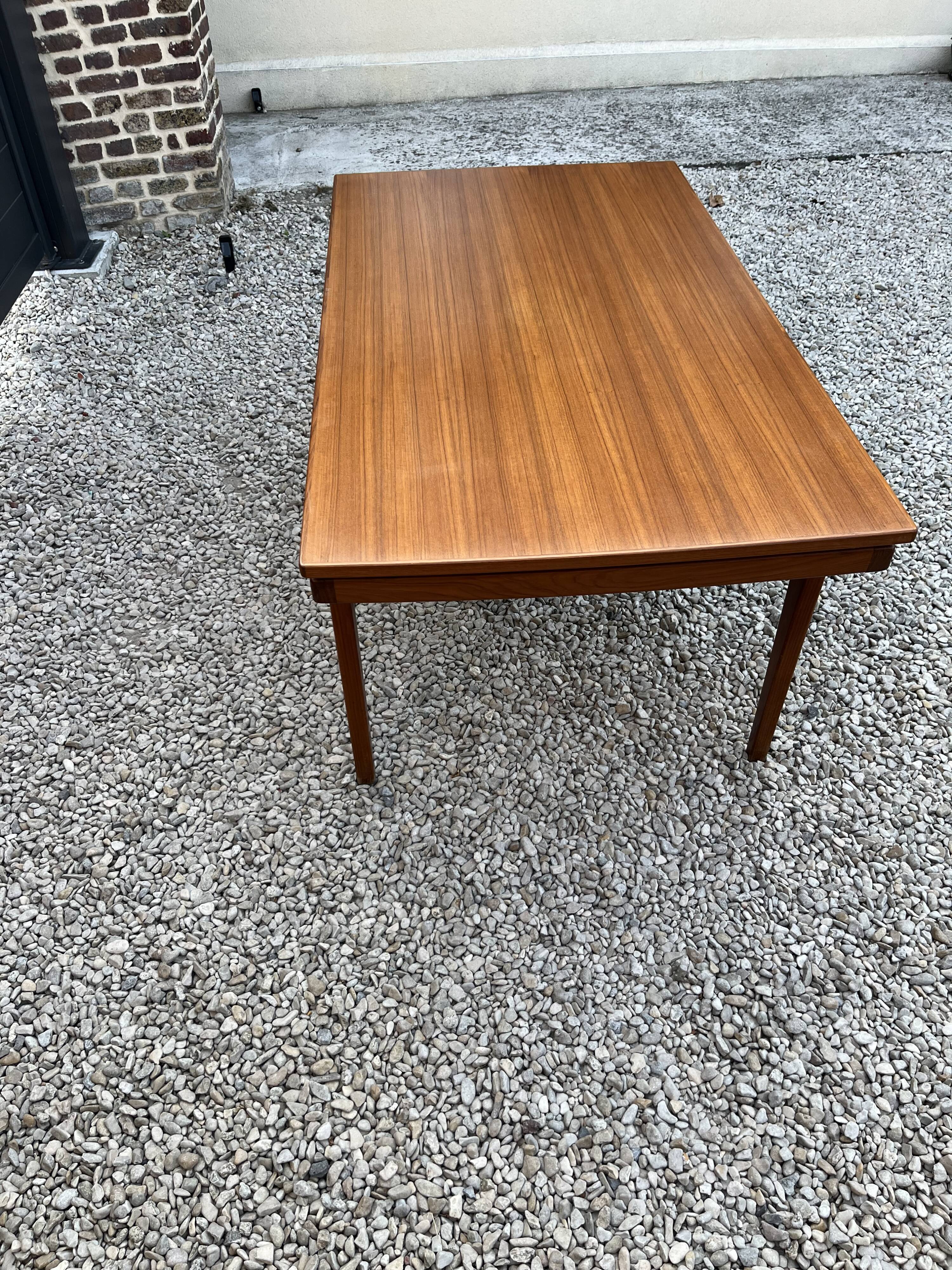 Table de repas scandinave en teck