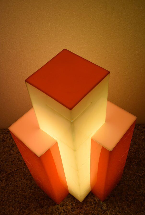 Lampadaire gratte-ciel en verre acrylique, années 1960