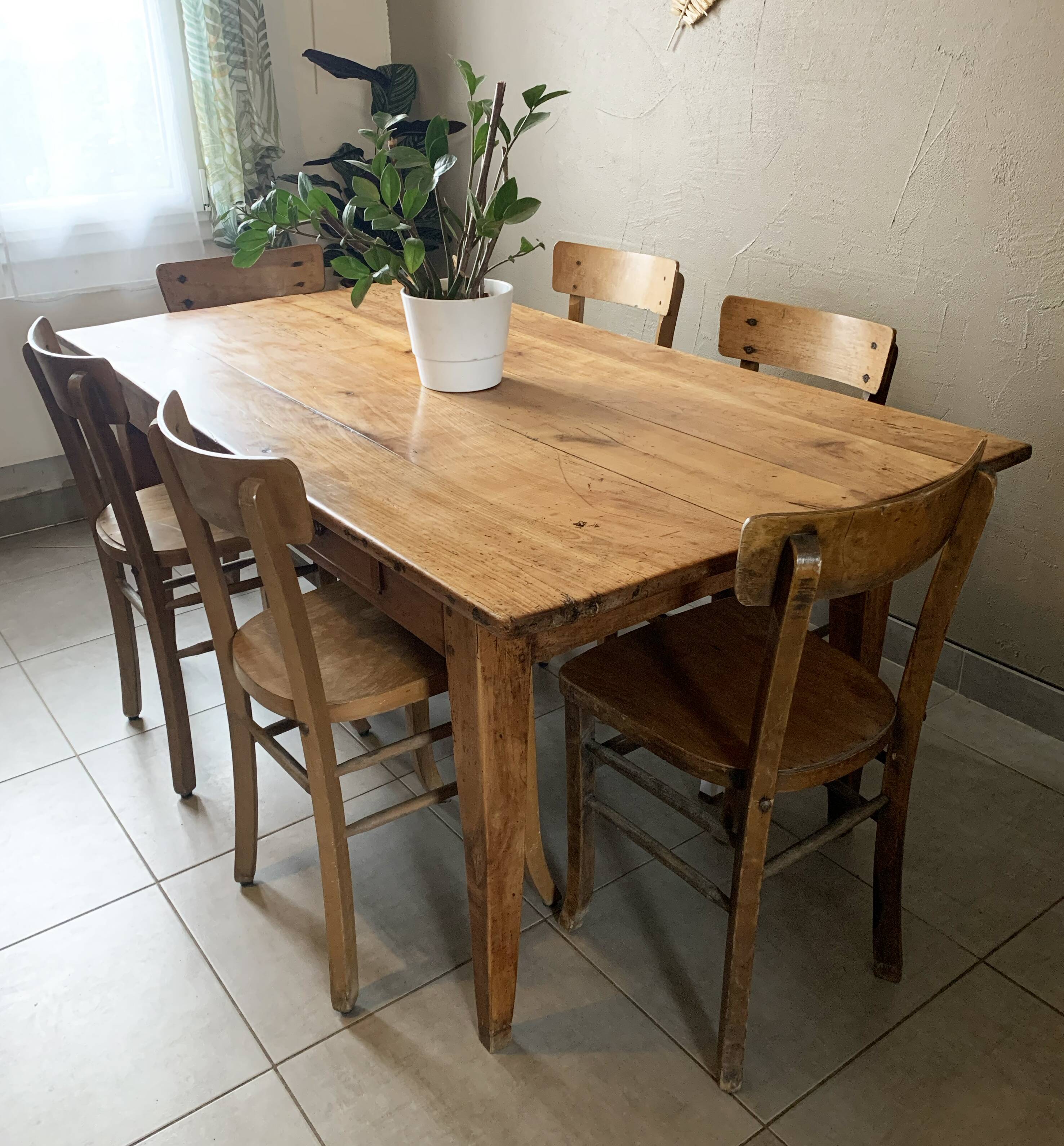 Large vintage farmhouse table from the 50s in solid wood (oak)