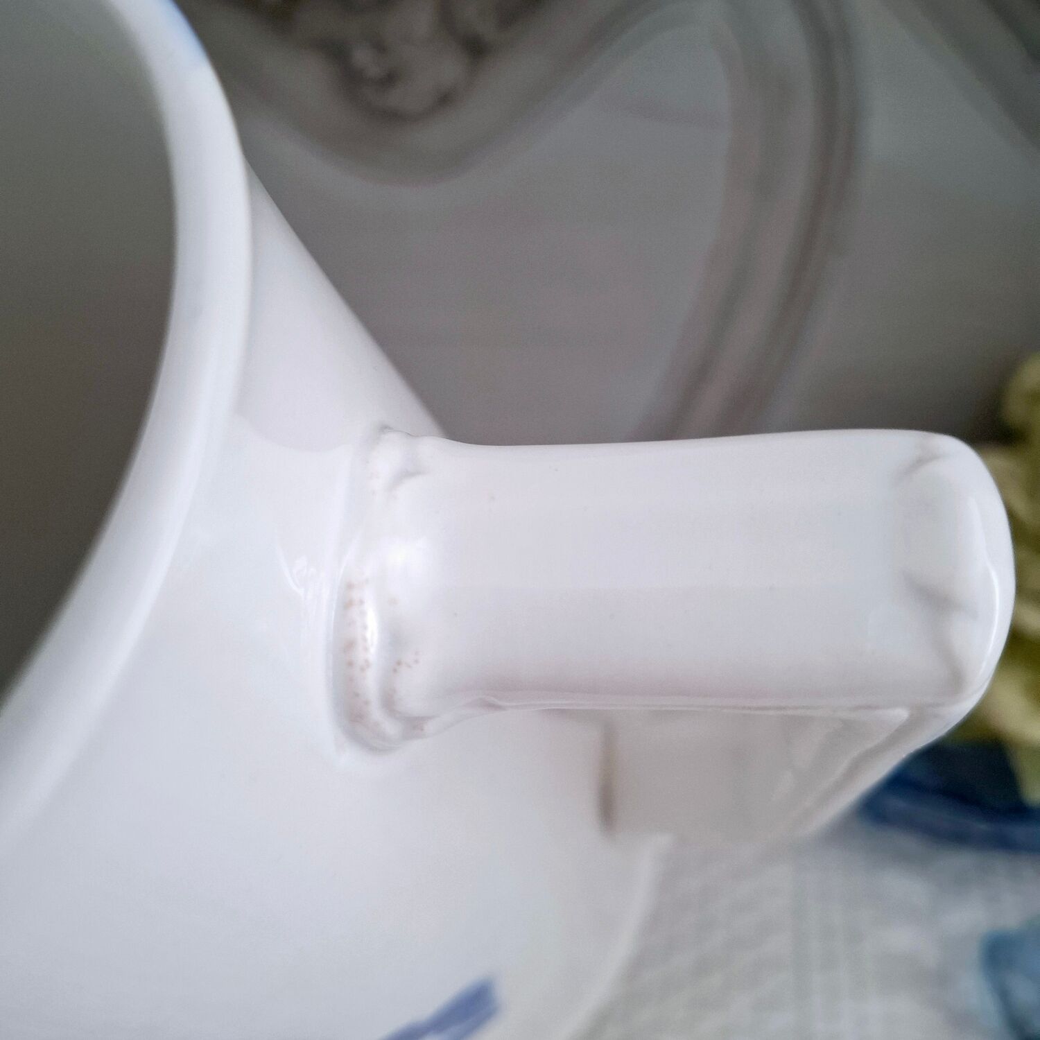 Pichet ancien en faïence Digoin