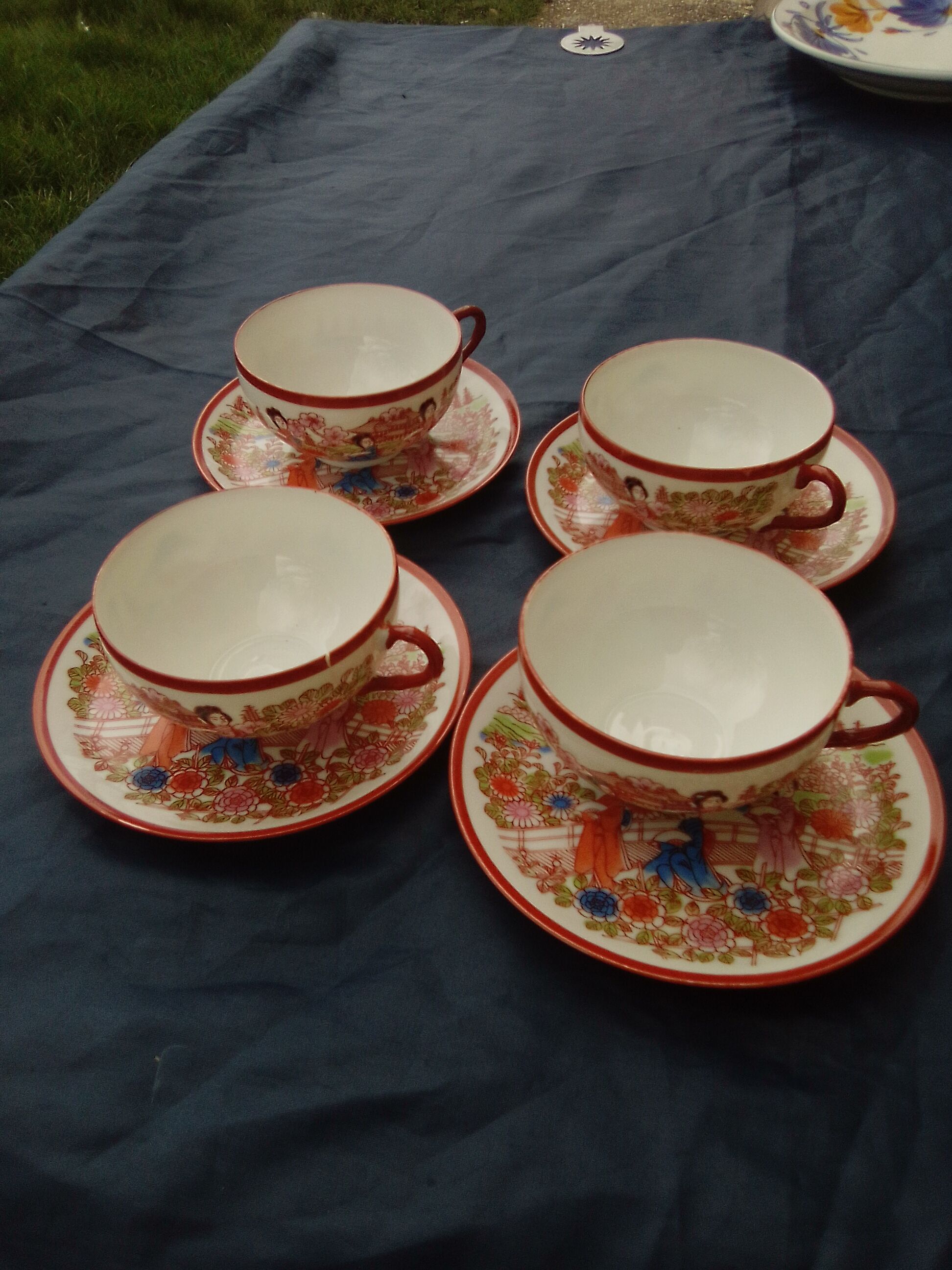 4 Japanese tea cups with saucer with empress in lithophany