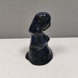 Figure de dame en faïence à glaçure bleue brillante