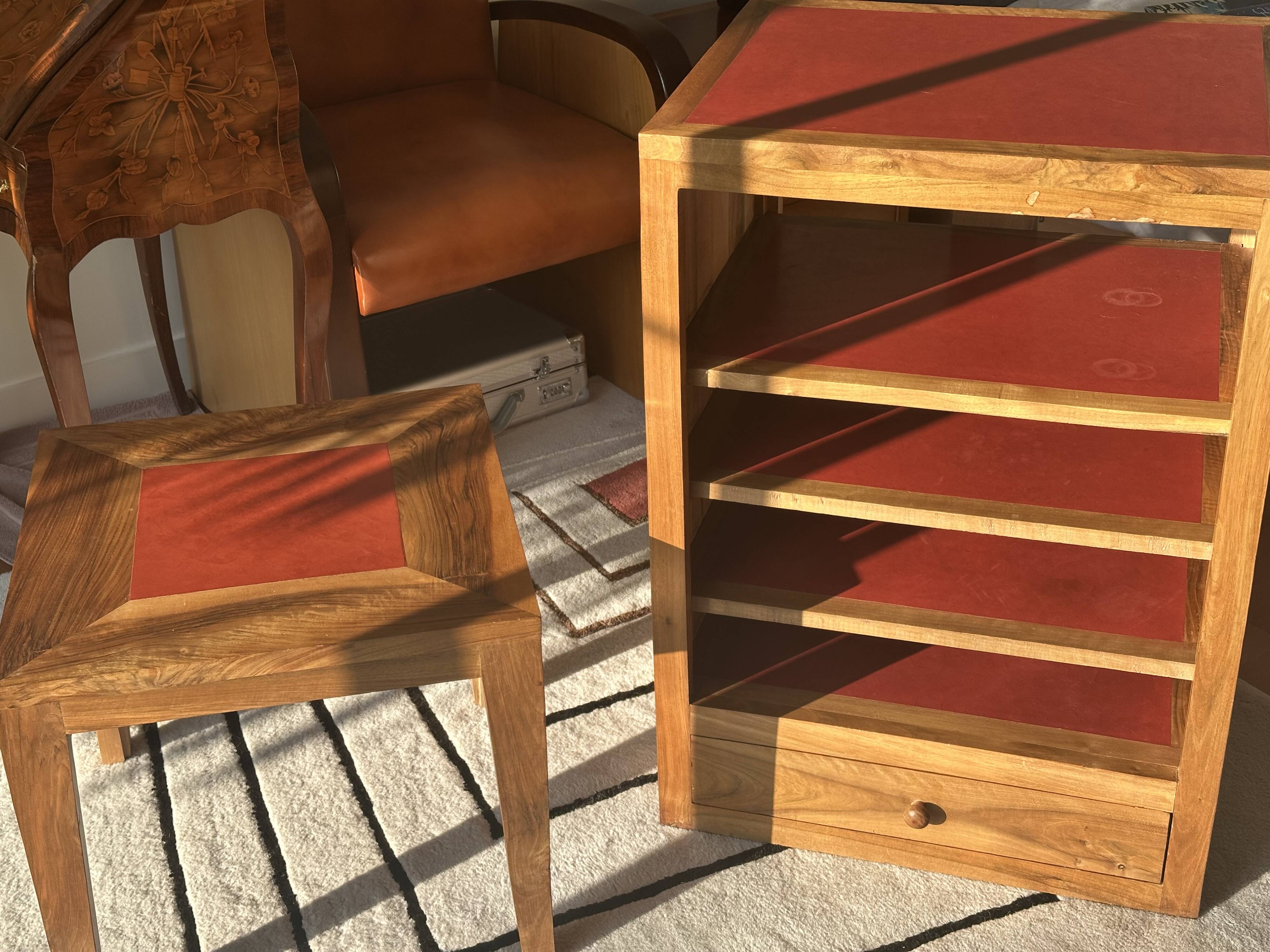 Coffee table in walnut with a tadelakt top.