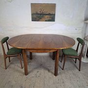 Table ronde extensible Art déco des années 1950, rénovée.