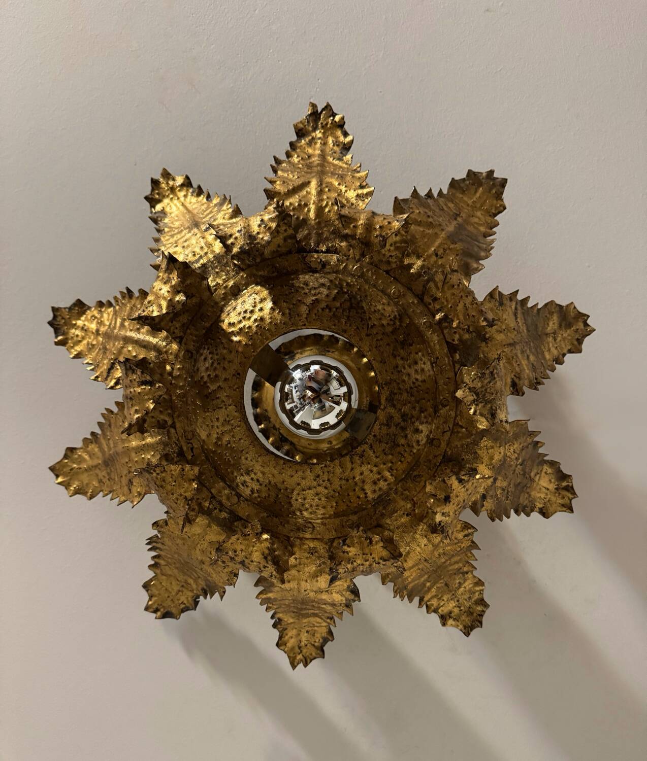 Plafonnier soleil fer forgé doré années 60
