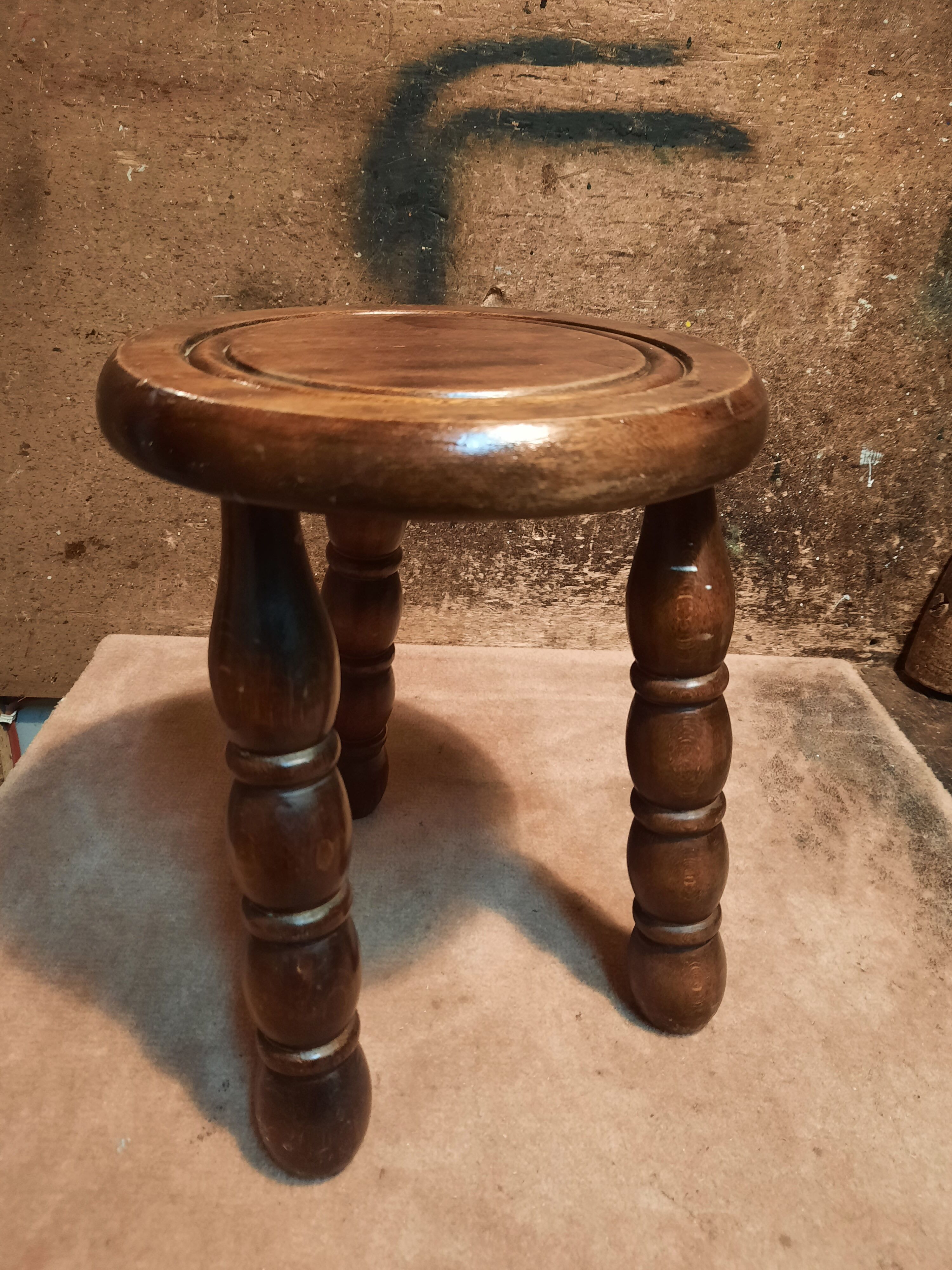 Tripod stool