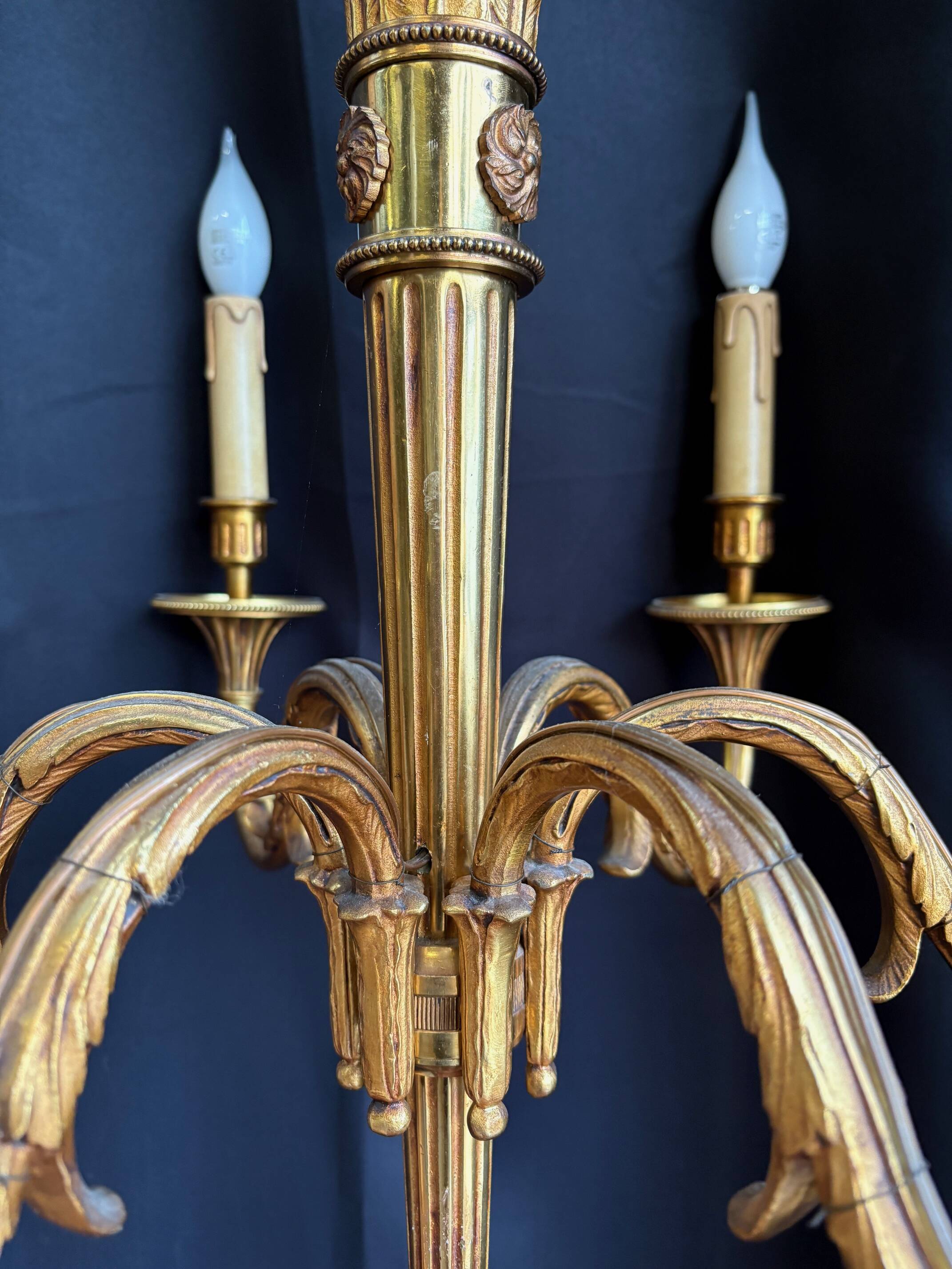 Louis XIV chandelier in gilded bronze – 6 light arms