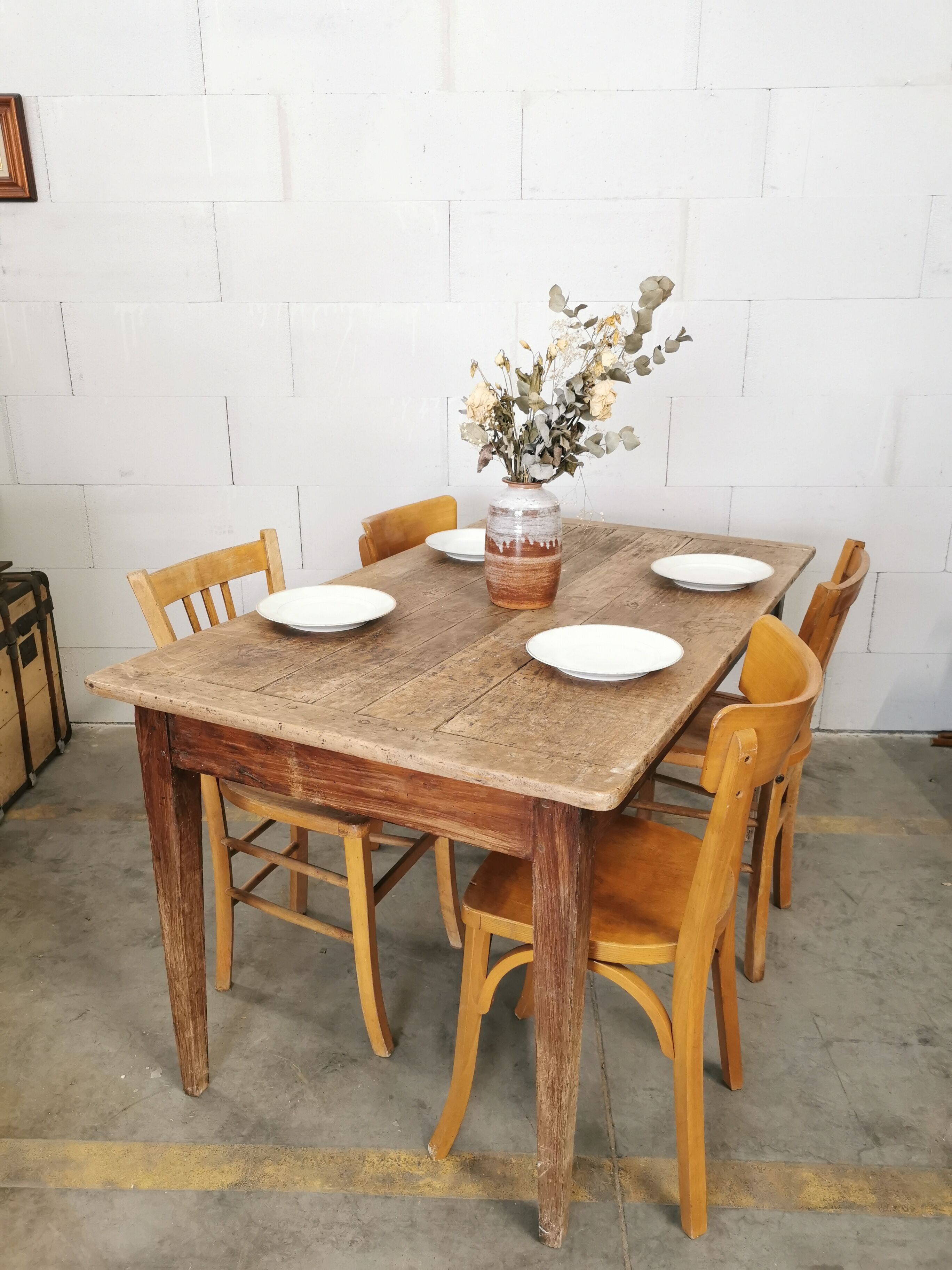 Farm table 4 to 6 people