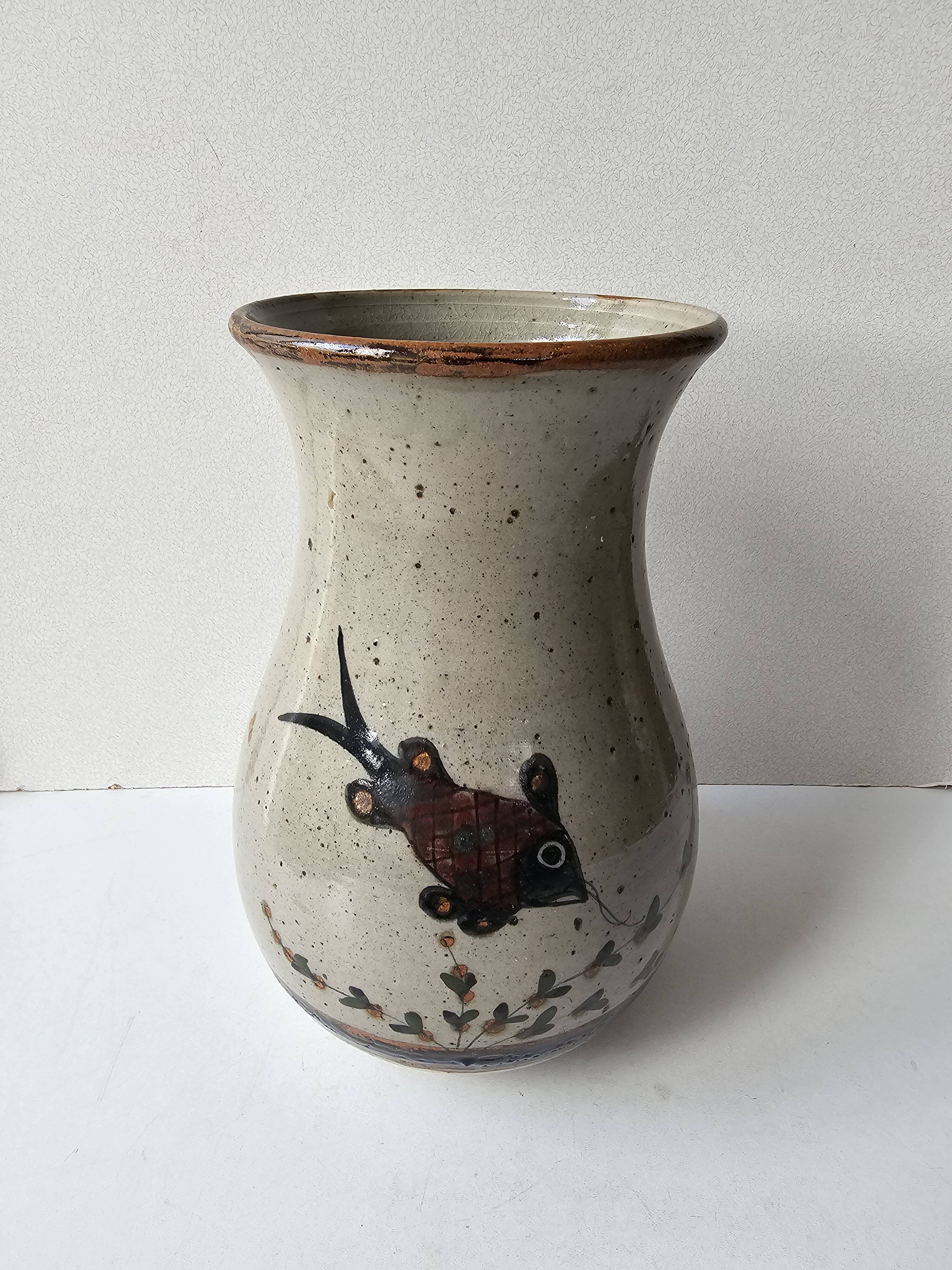 Ceramic vase with fish pattern - Vintage signed (signature to be identified)