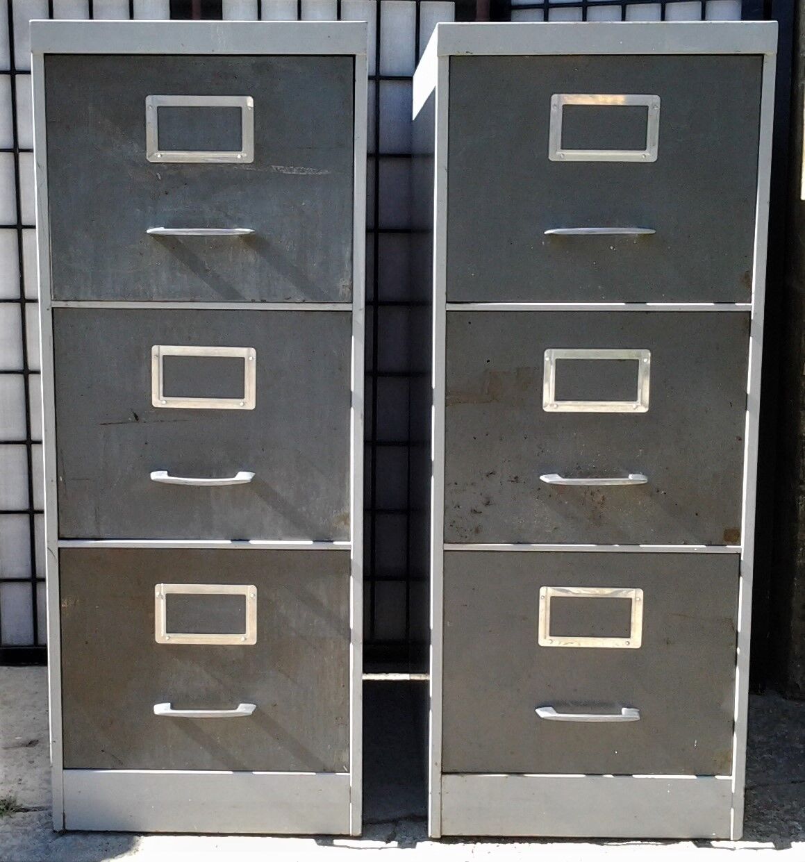Paire de casiers industriels