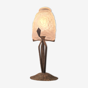 Lampe fer forgé, tulipe verre moulé pressé non signé 1930 a 40