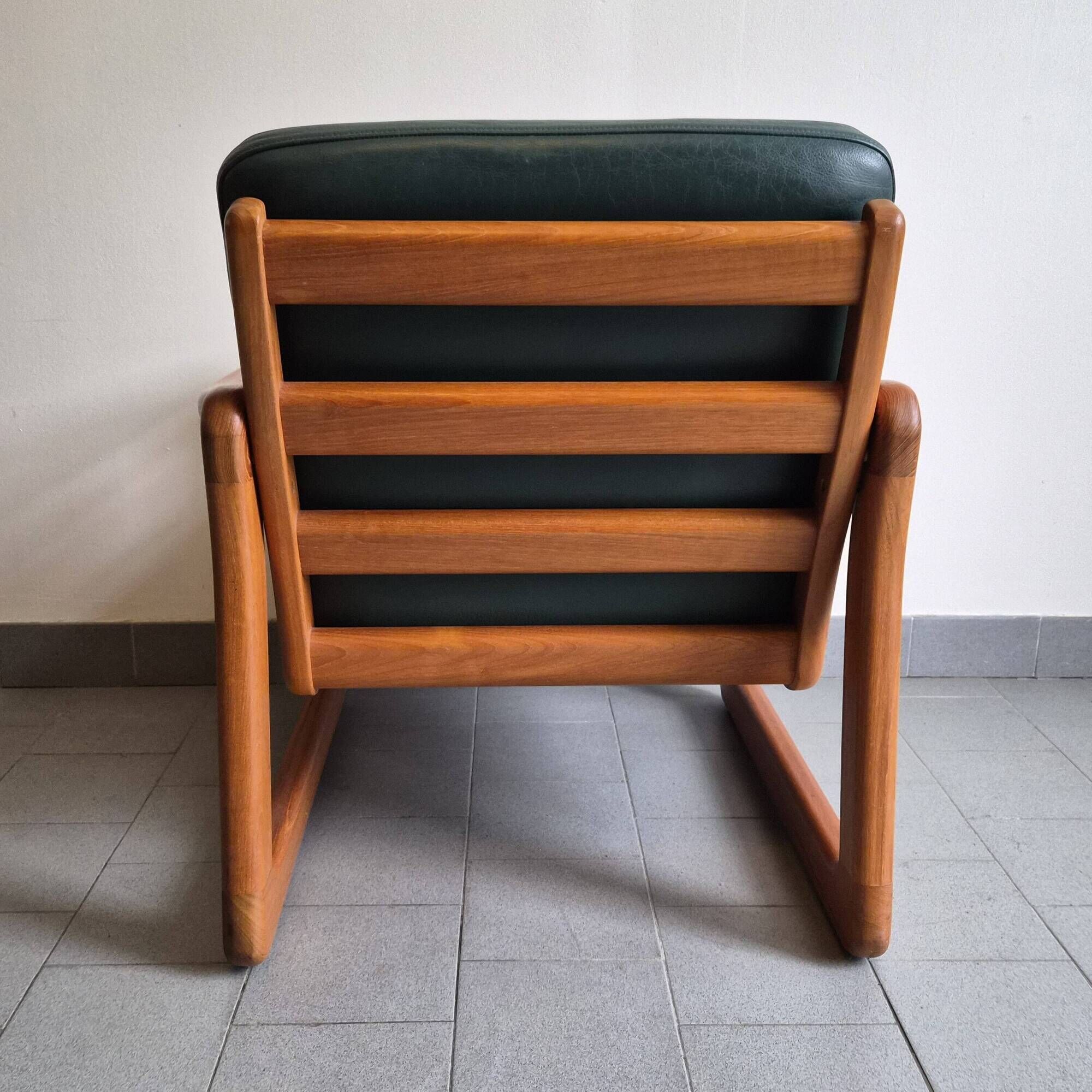 Pair of Scandinavian armchairs by Poul Jeppesen for Holstebro Mobelfabrik
