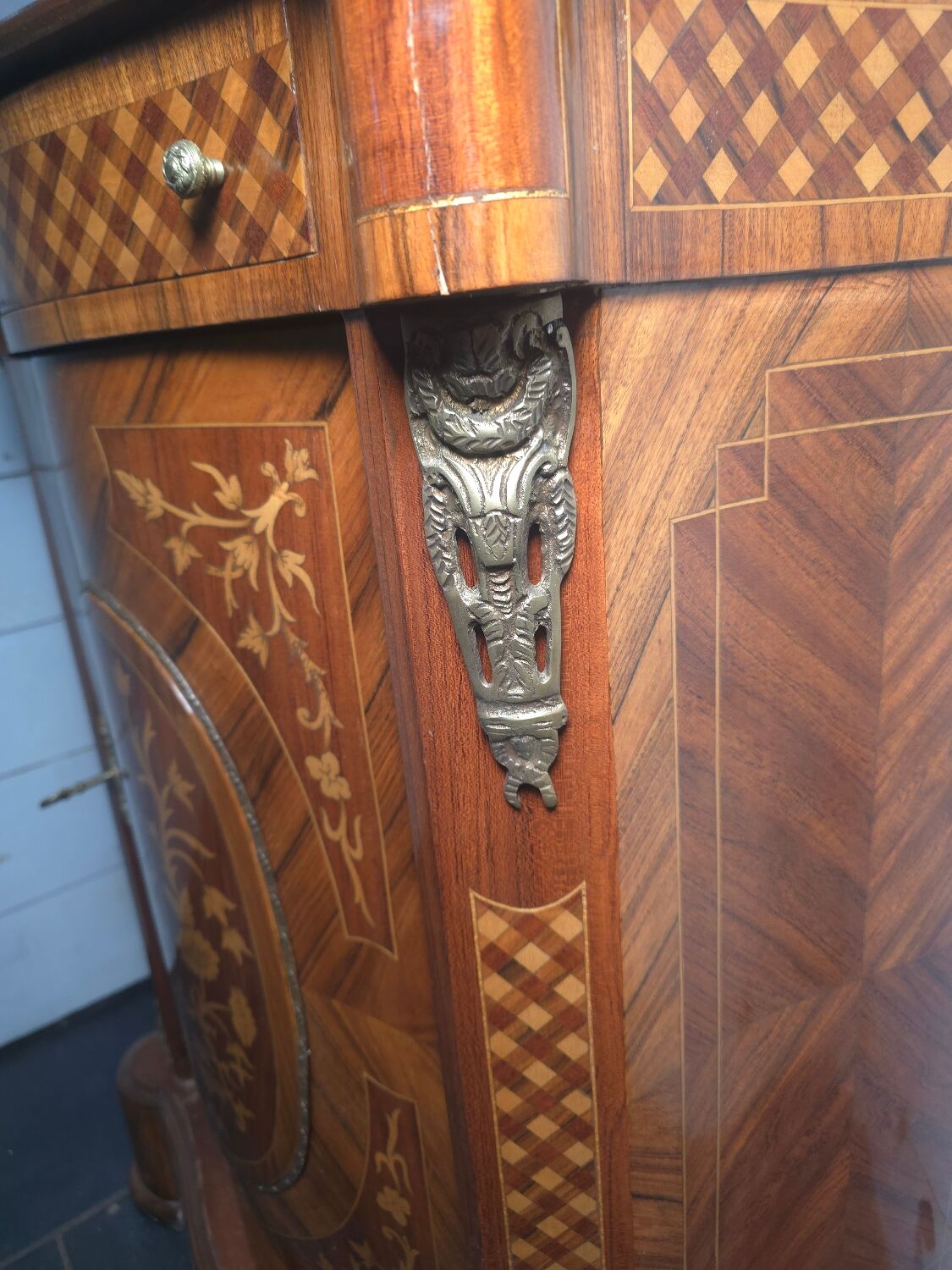 Small support table in Louis XV style with marquetry and bronze.
