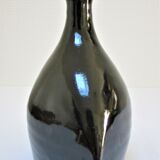 Vase bouteille grès émaillé noir par Roland Zobel