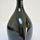 Vase bouteille grès émaillé noir par Roland Zobel