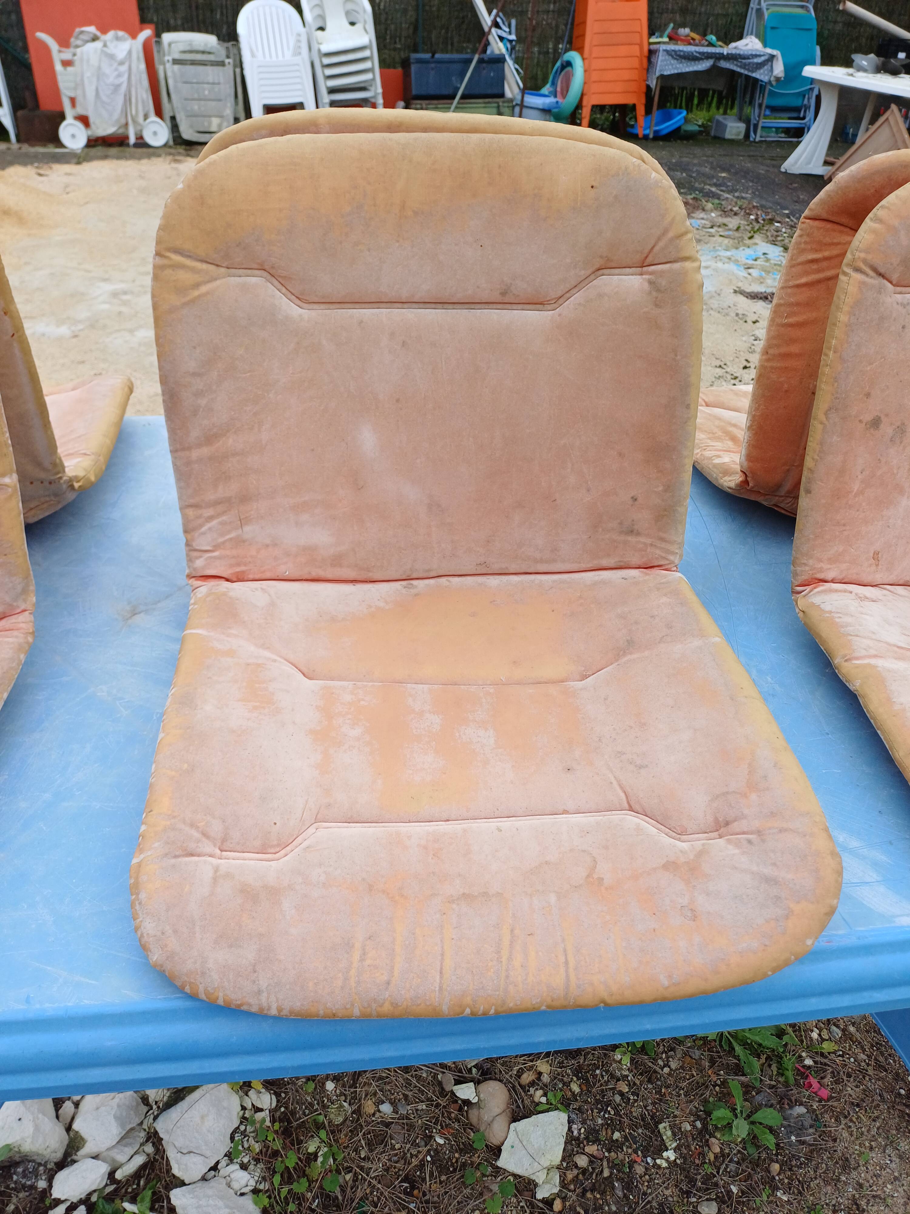6 vintage Italian chairs from the 70s