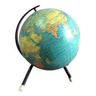 Tripod world map 1966