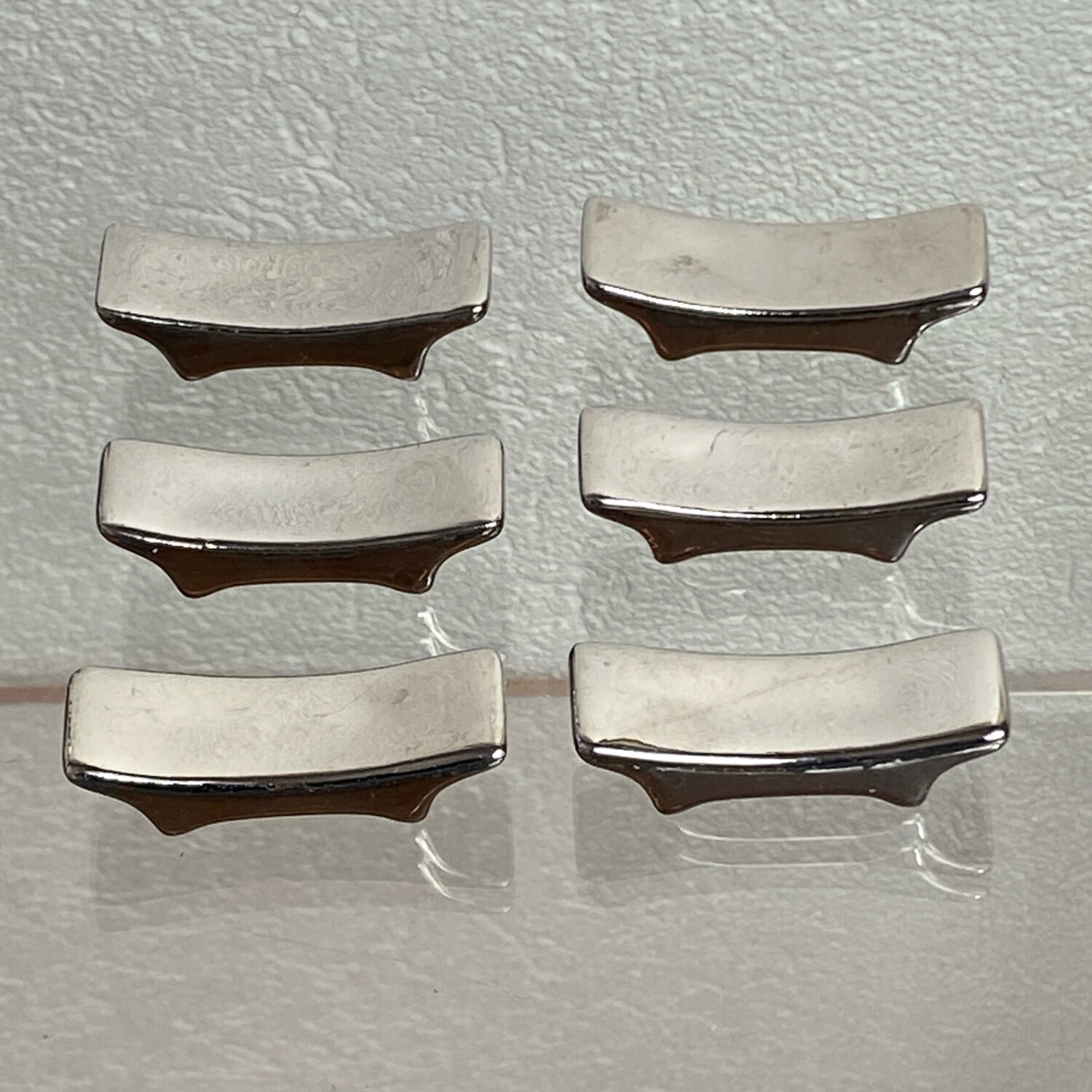 Silver ceramic knife rest
