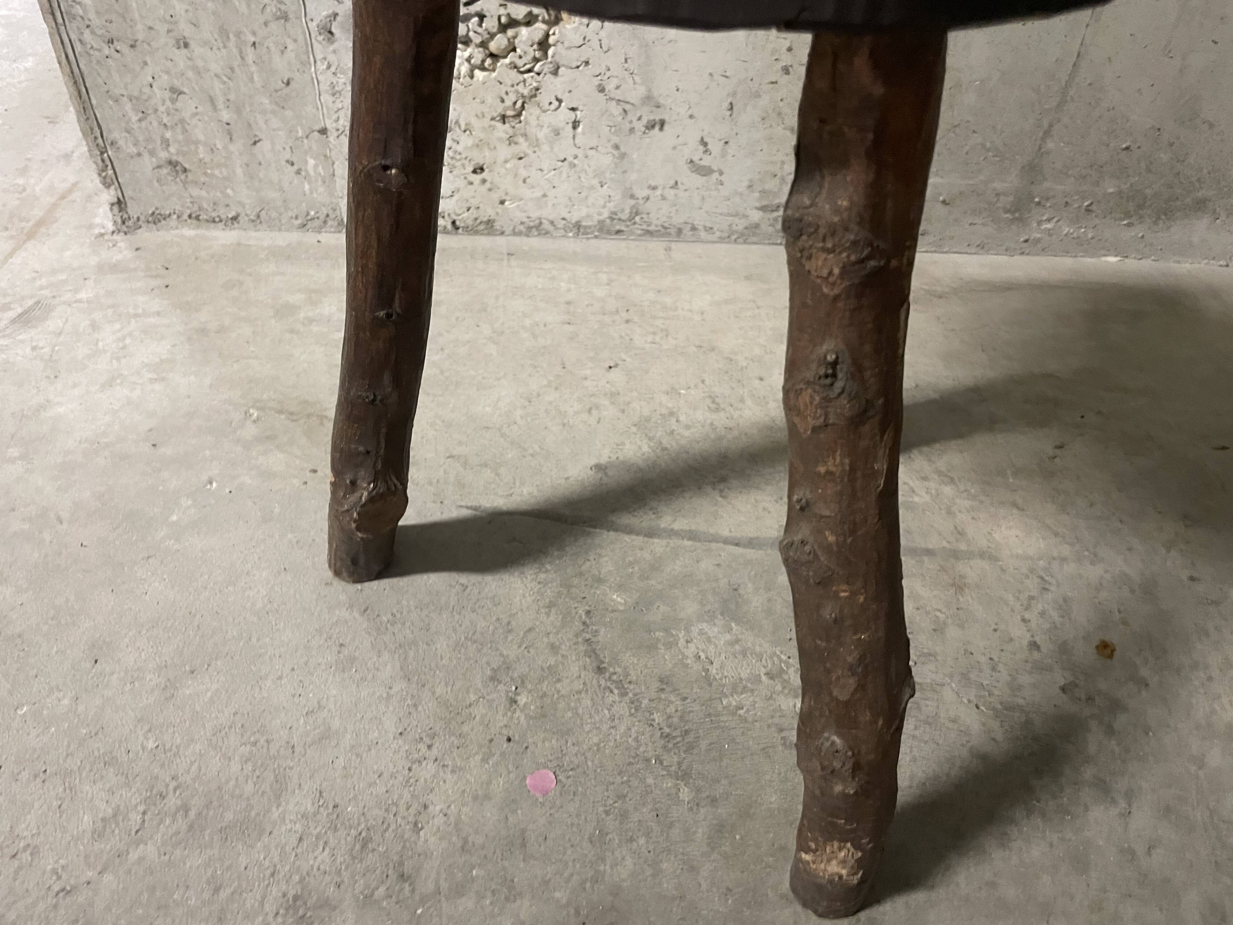 Tripod farm stool