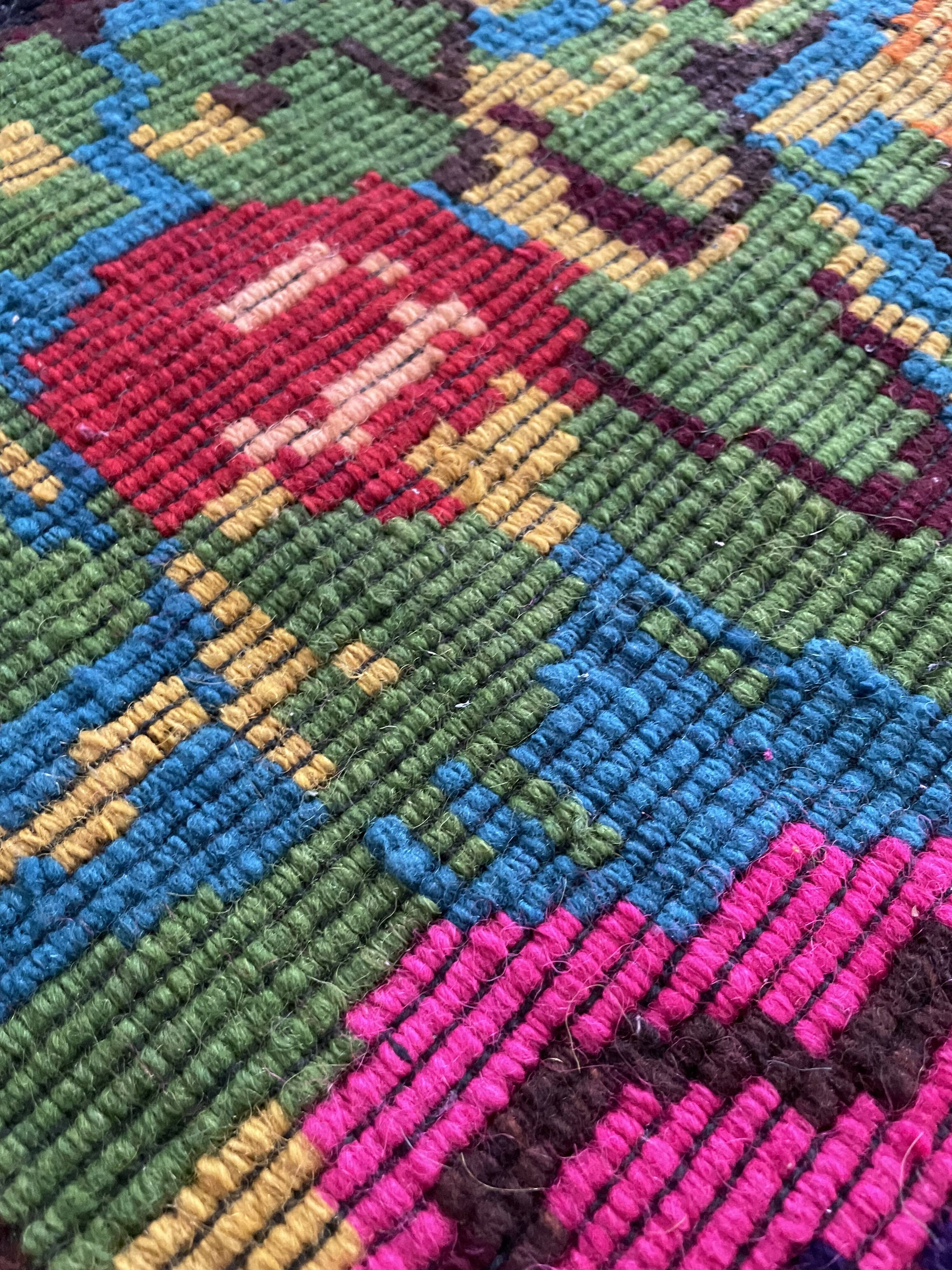 Tapis en laine roumaine vintage 227x154cm