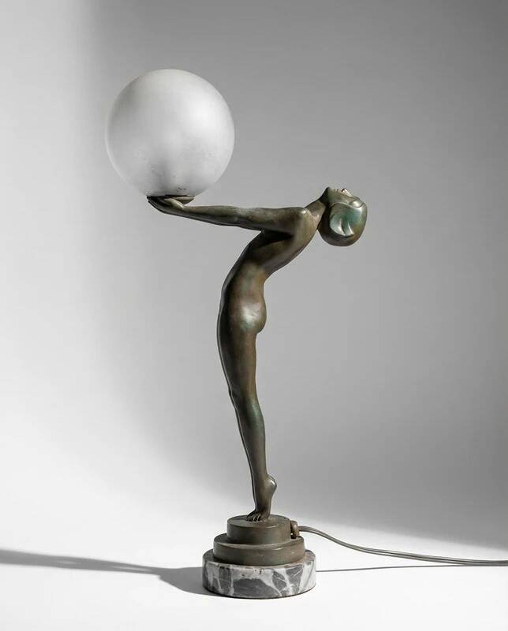 "Lueur Lumineuse" sculpture lamp by Max Le Verrier – opaline glass sphere – Art Deco 1930