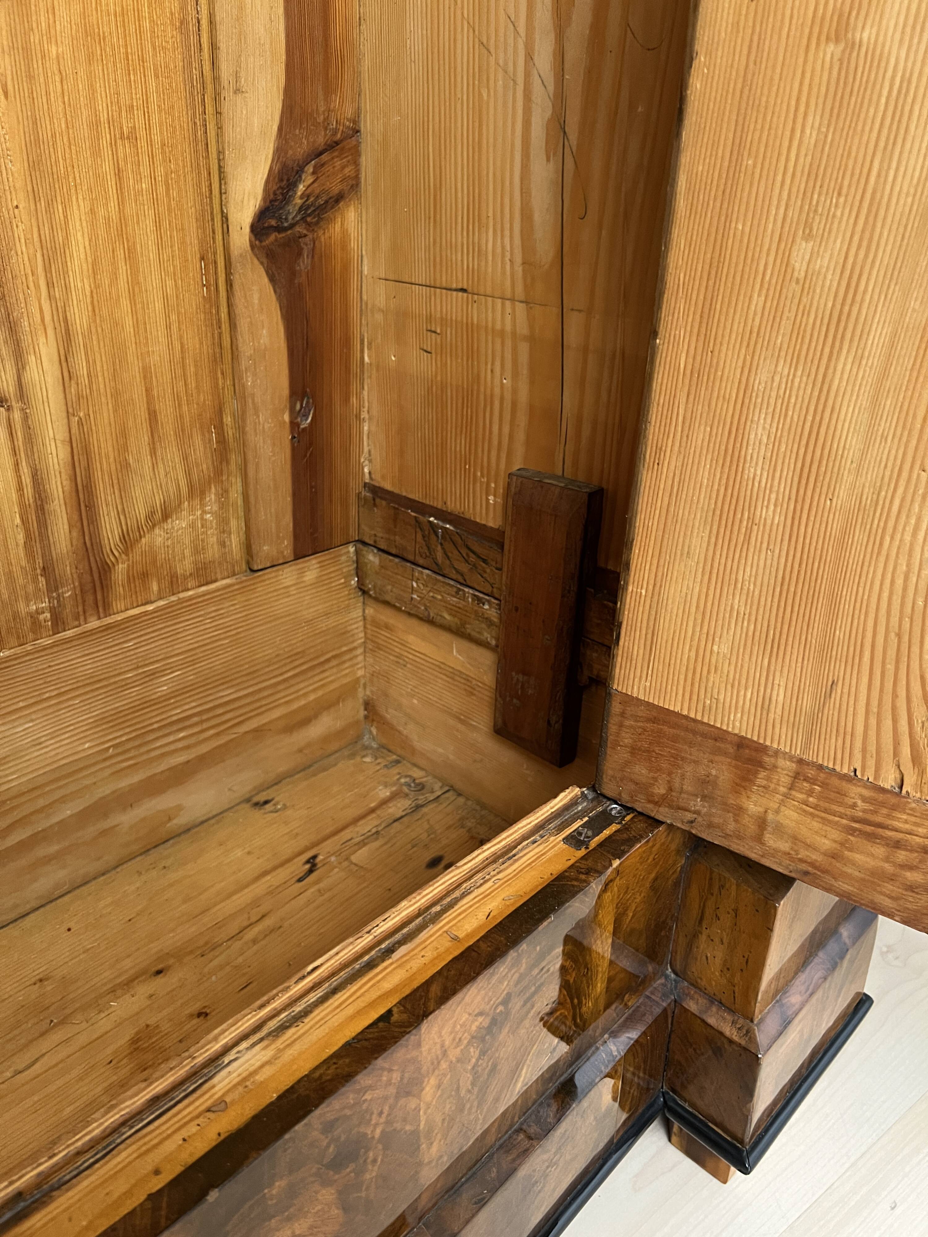 Biedermeier Wardrobe, Walnut Veneer, South Germany circa 1820