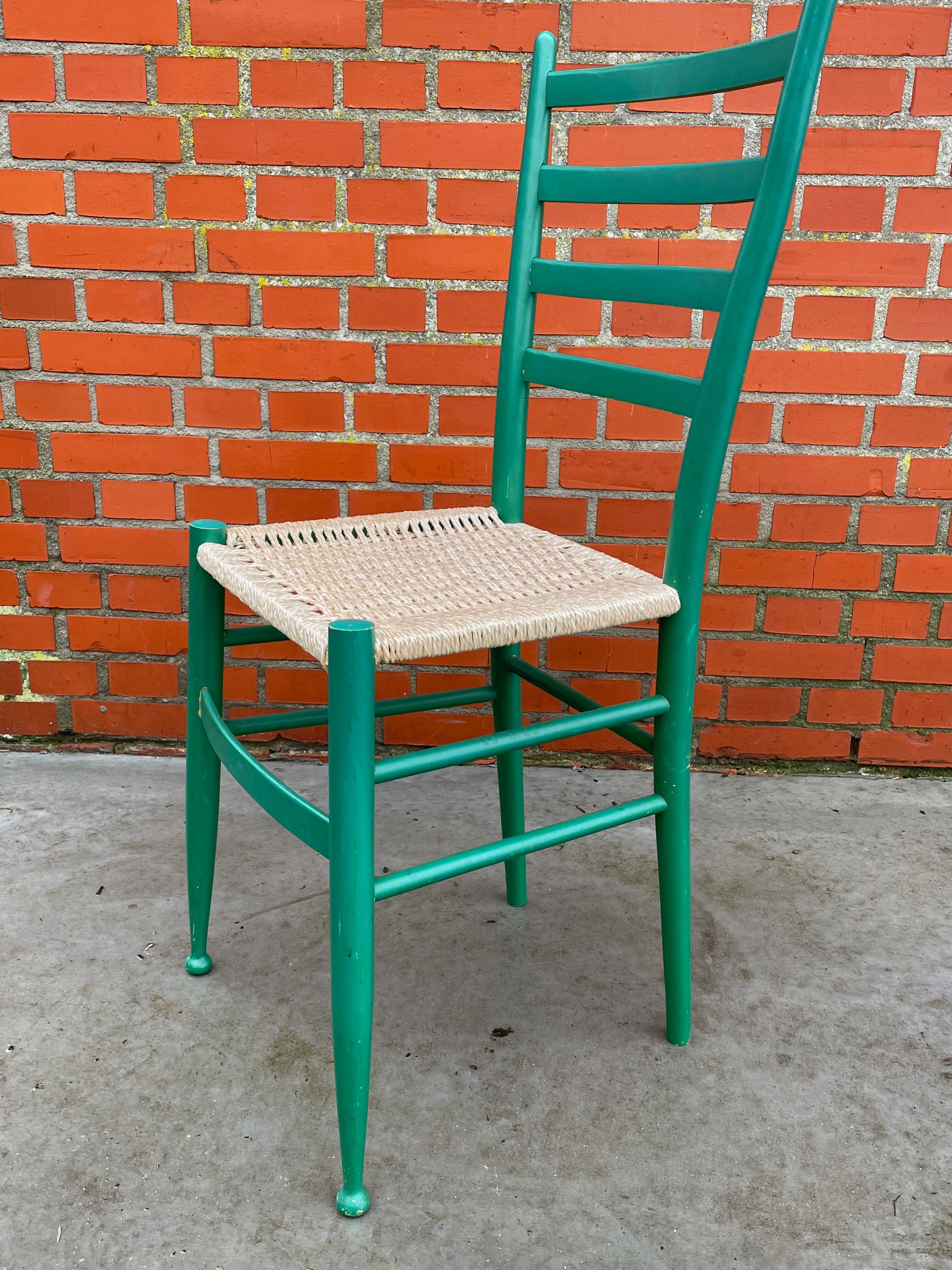 Lot de 4 chaises en bois dans le modèle italien de Chiavari