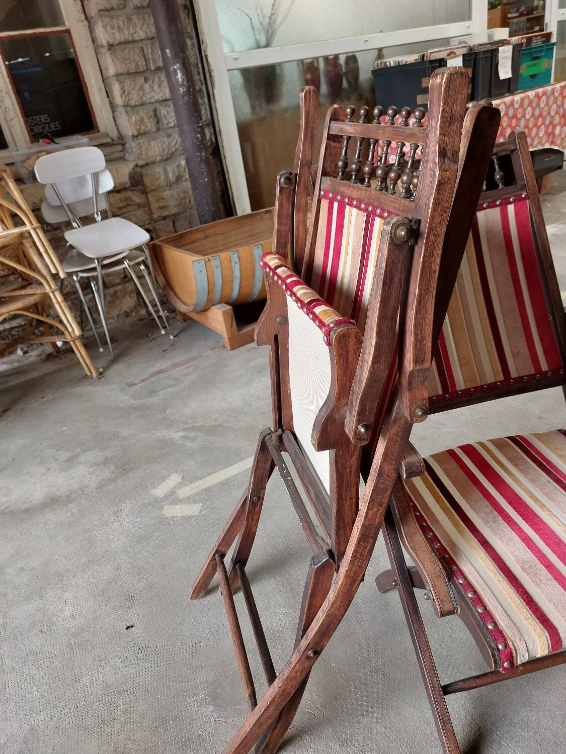 Set of 2 wooden folding chairs
