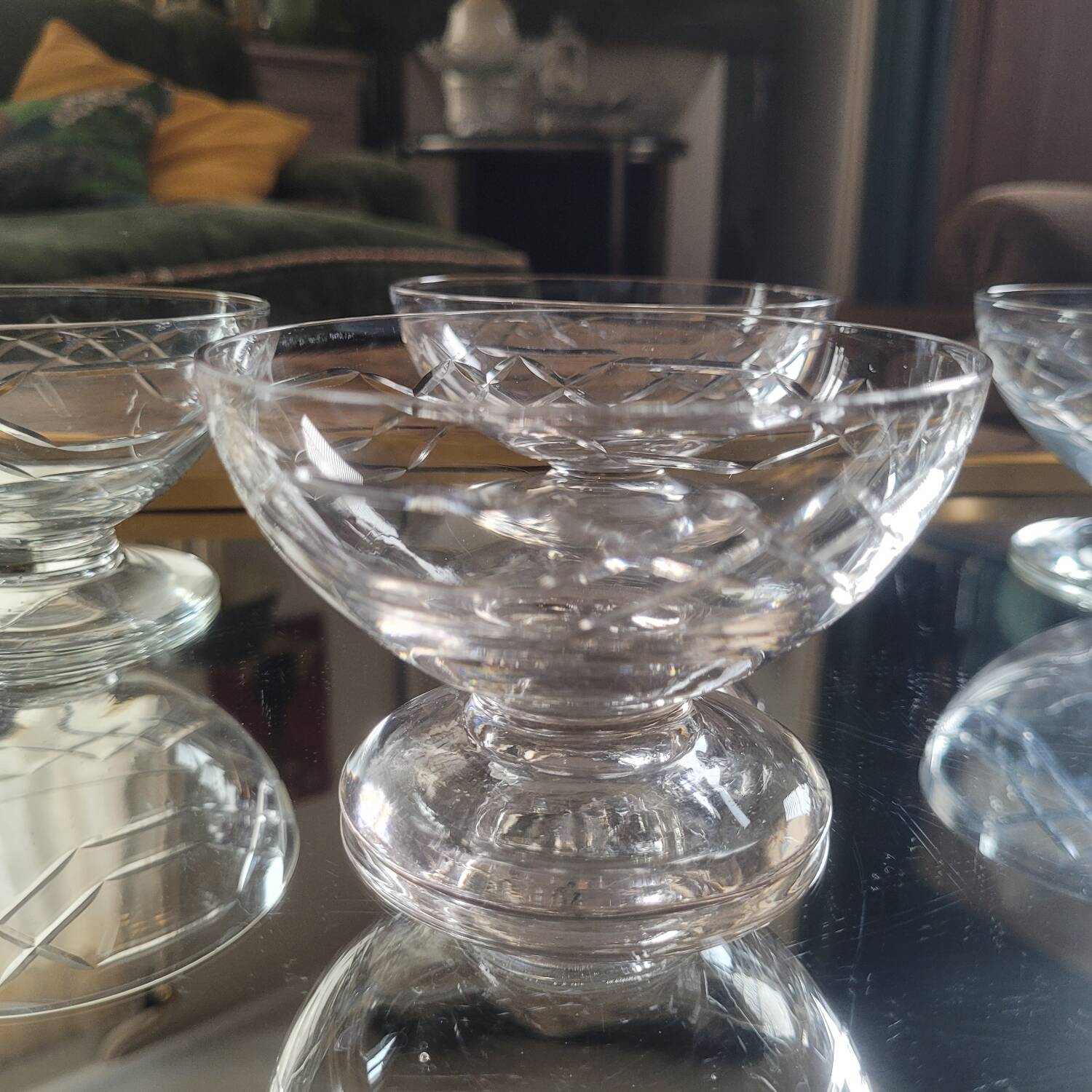 5 coupes à dessert en verre taillé, France années 60