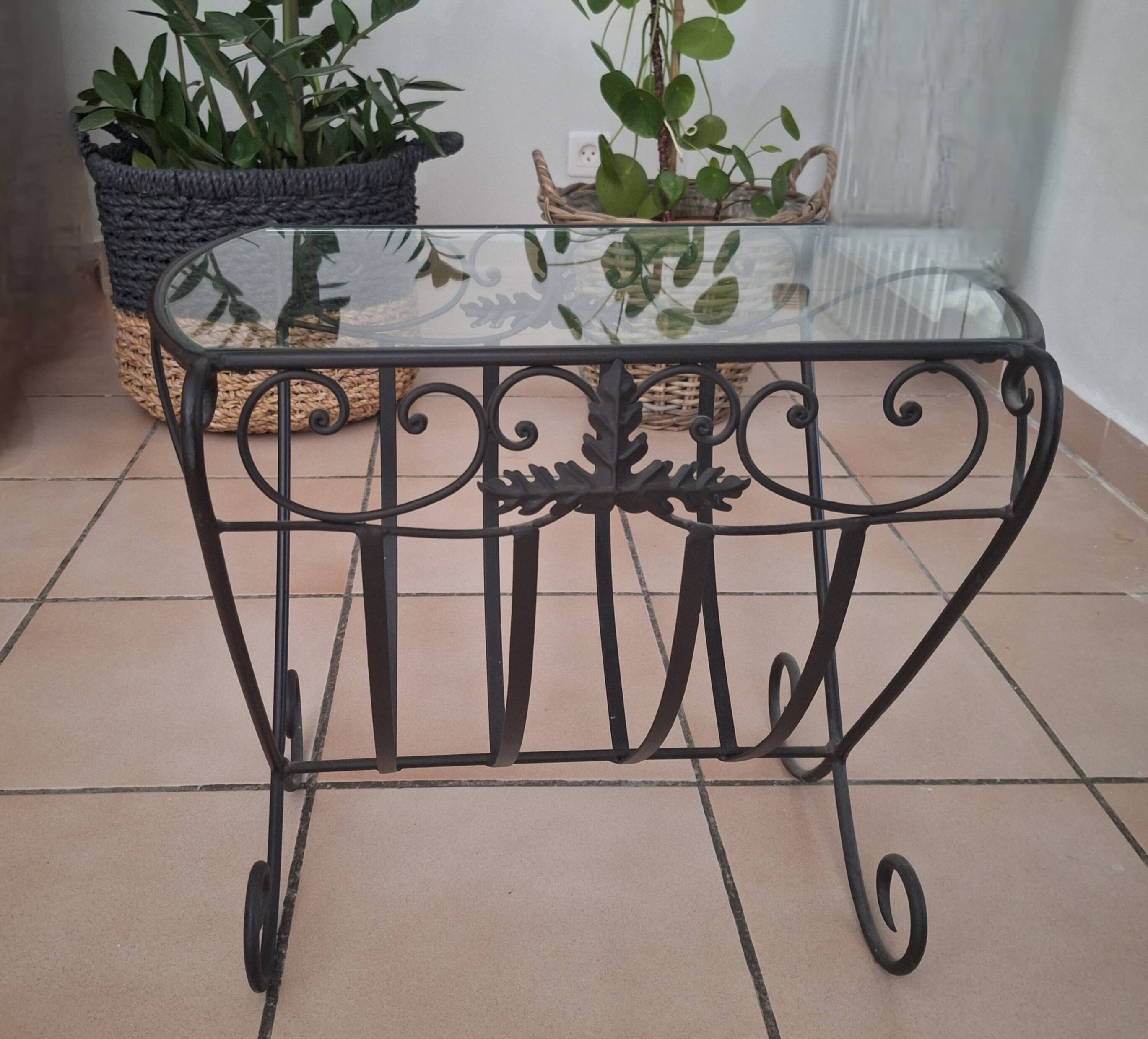 Table d'appoint porte revue