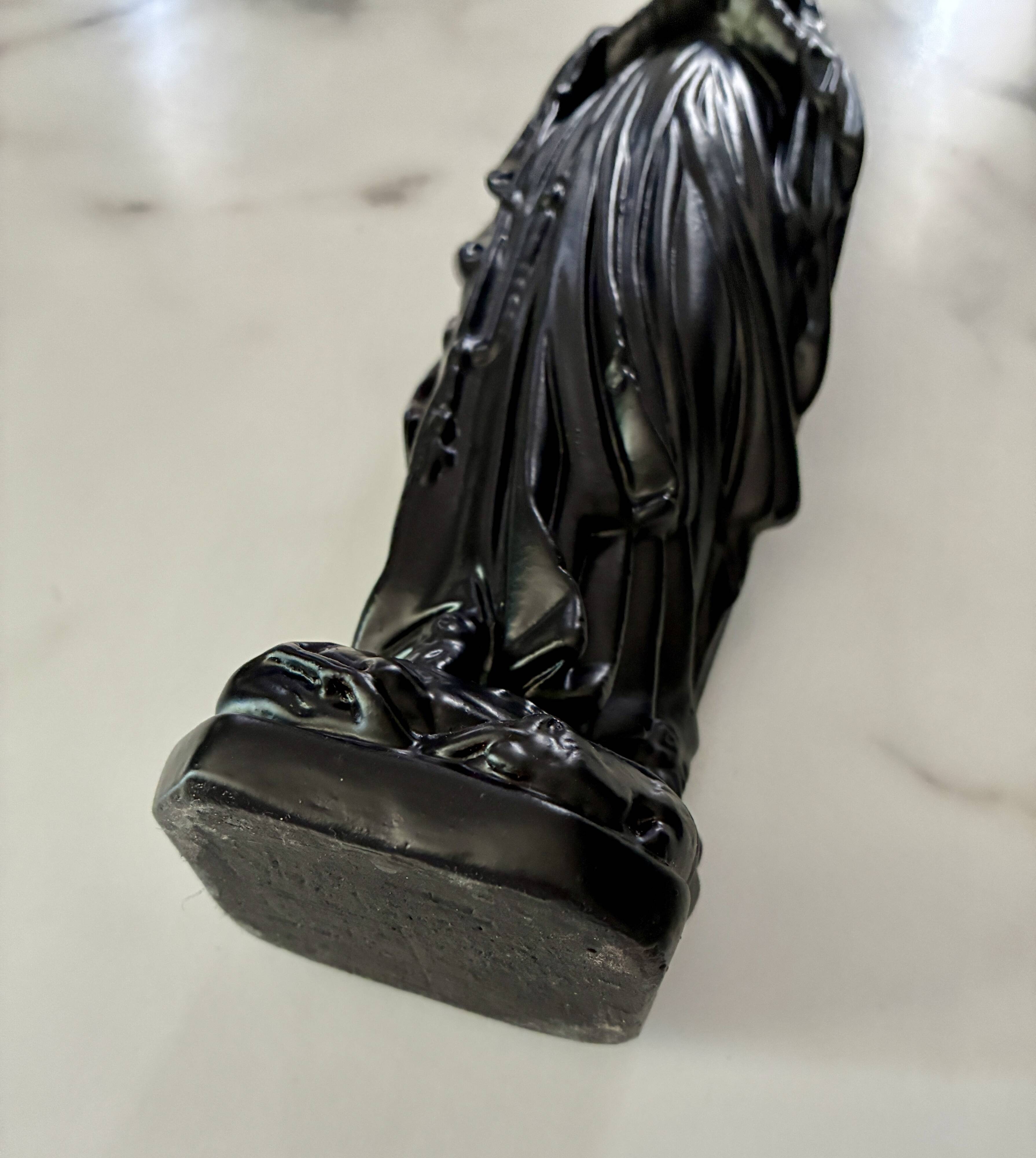 Statue religieuse Sainte Marie décalée