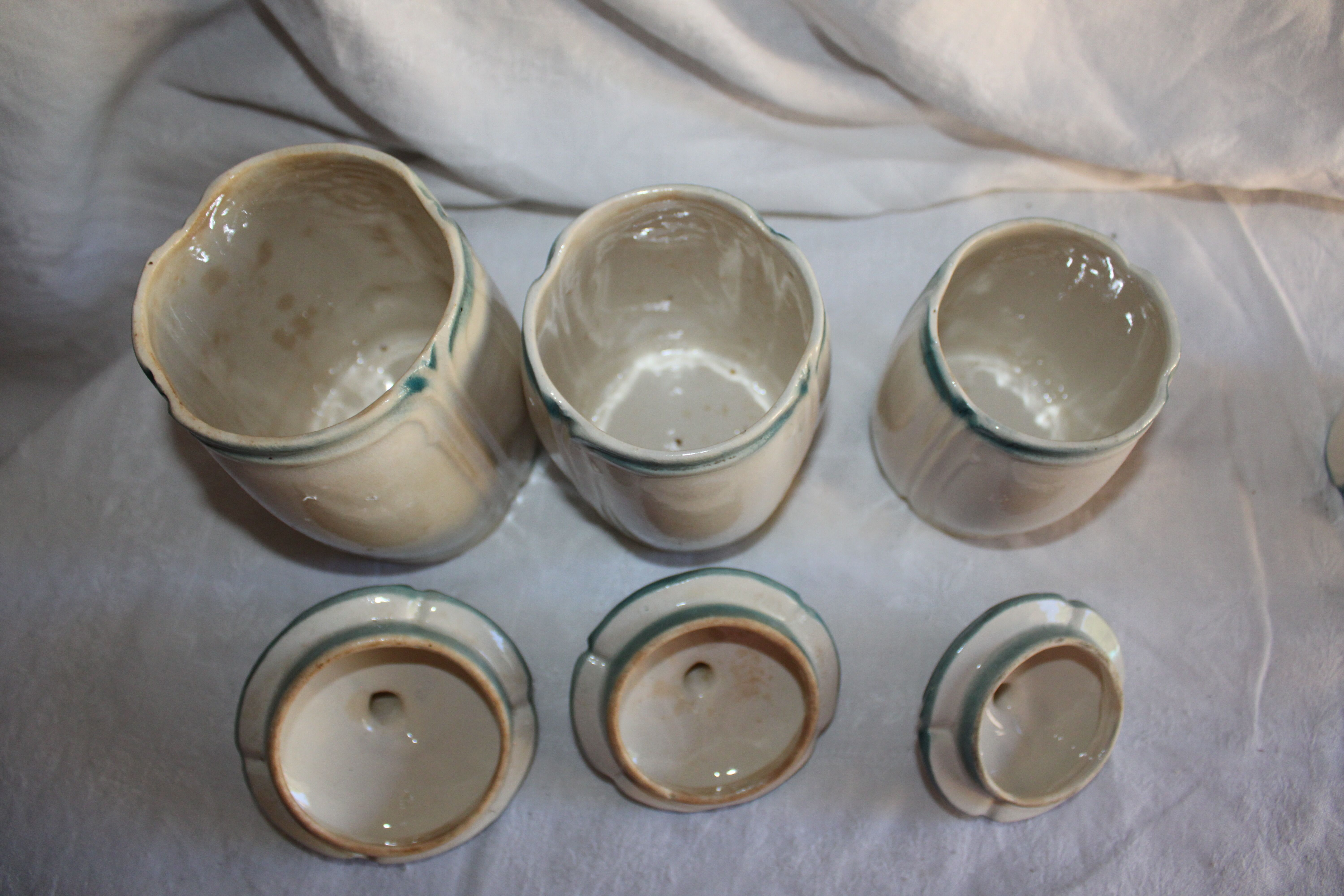 Series of spice pots in dabbling