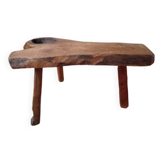 Table basse brutaliste tripodes