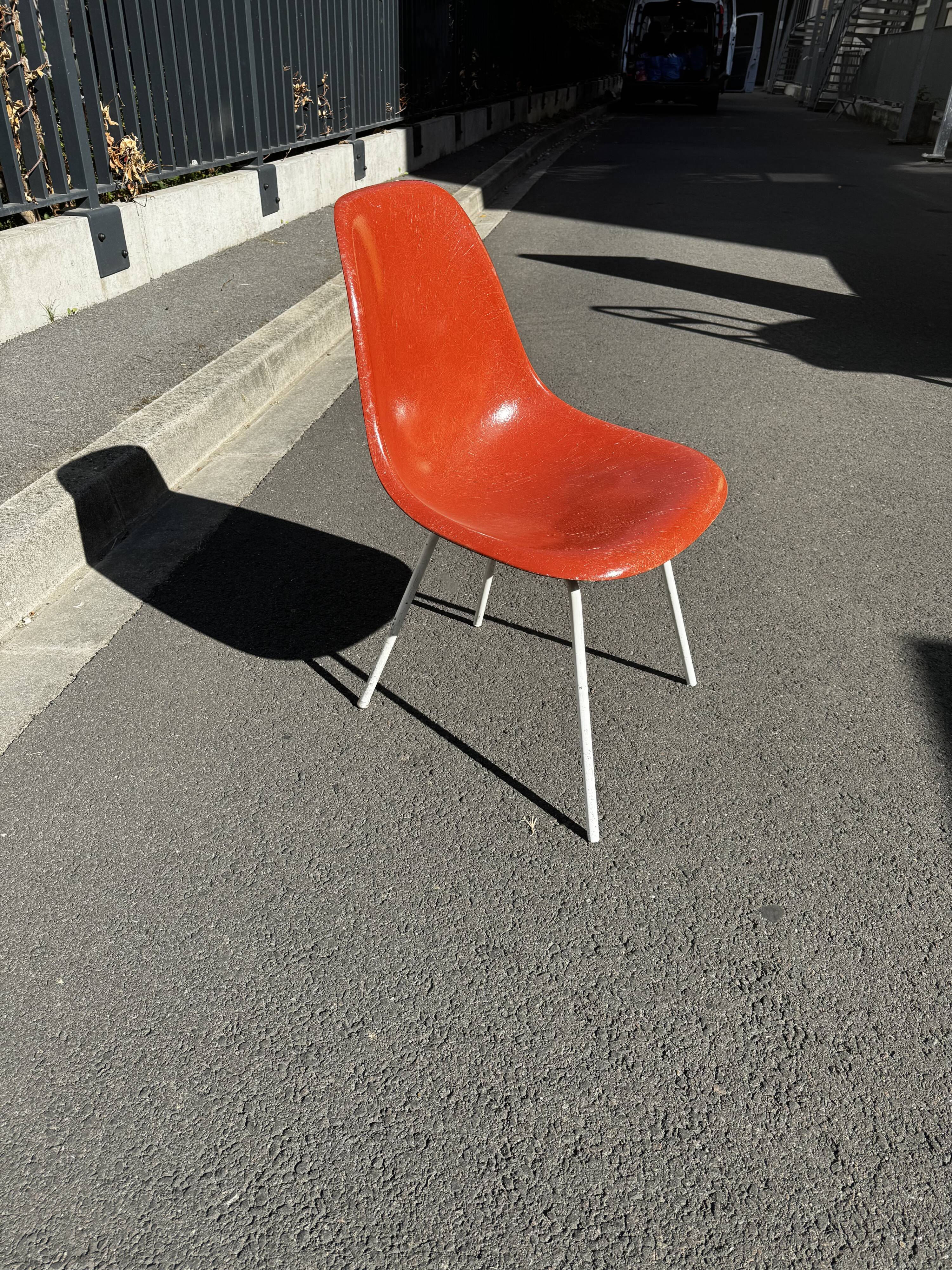 Chaise EAMES par Vitra Herman Miller modèle Diana