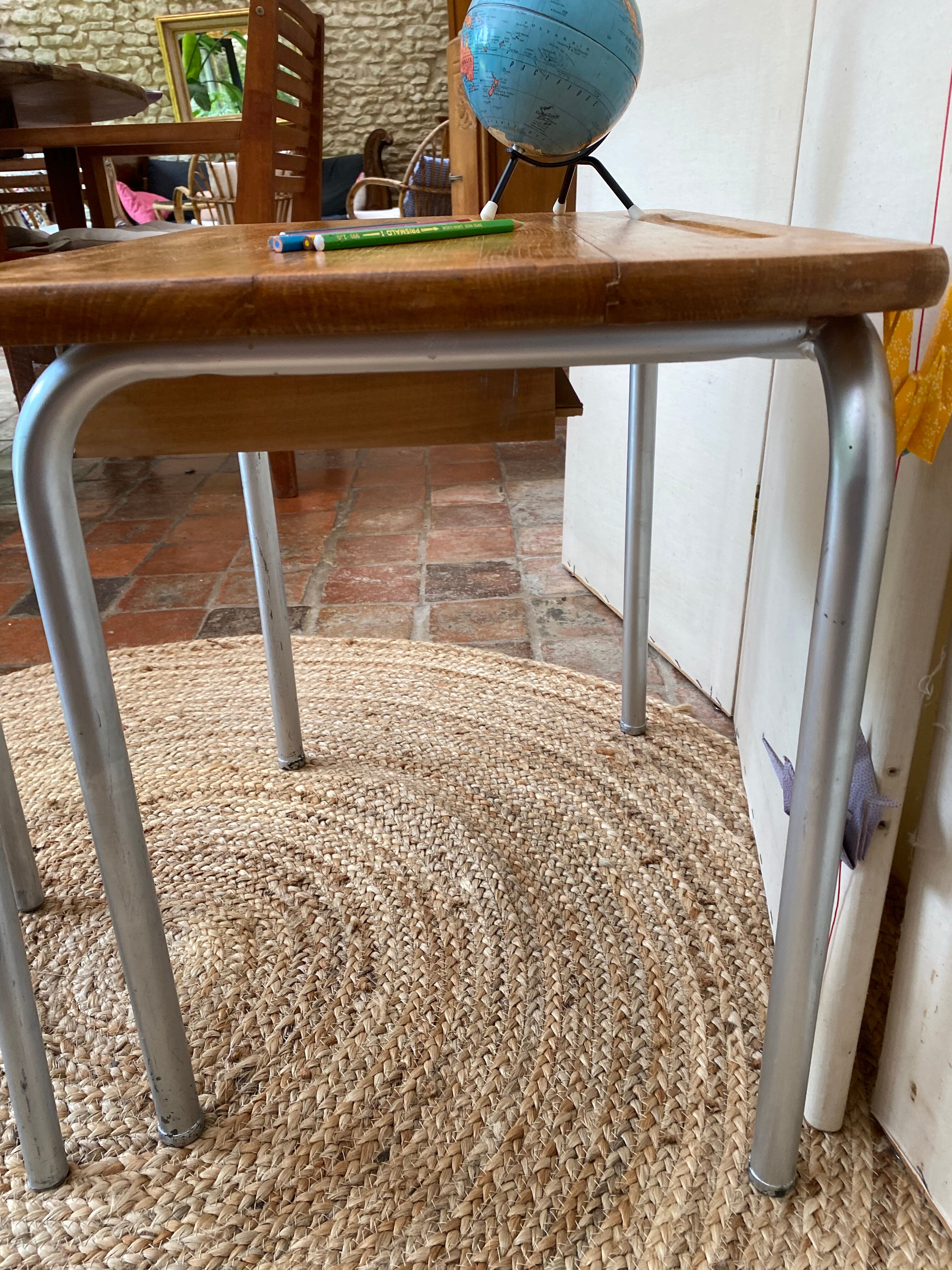 Table et chaise d'écolier
