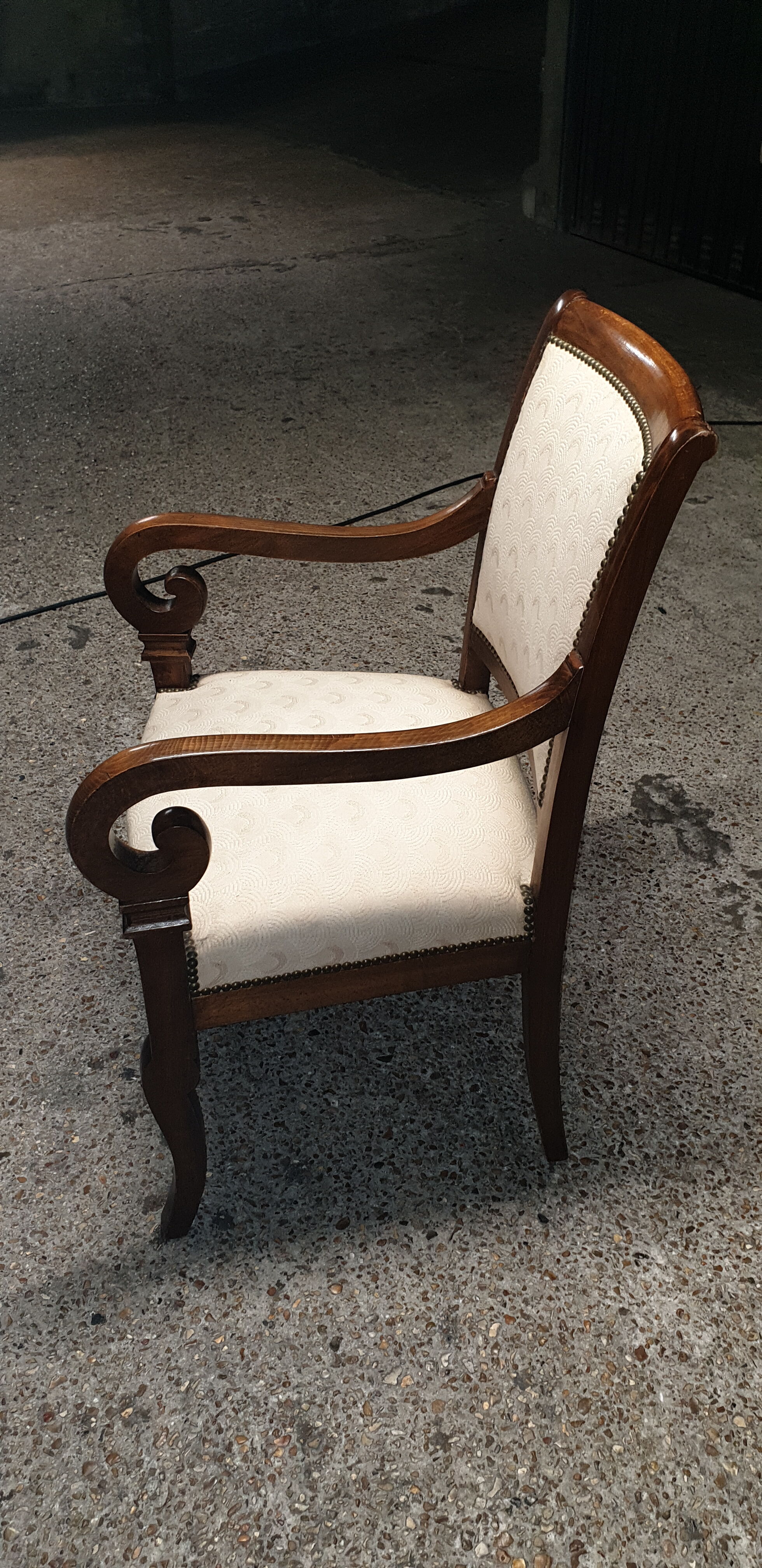 Dining armchair