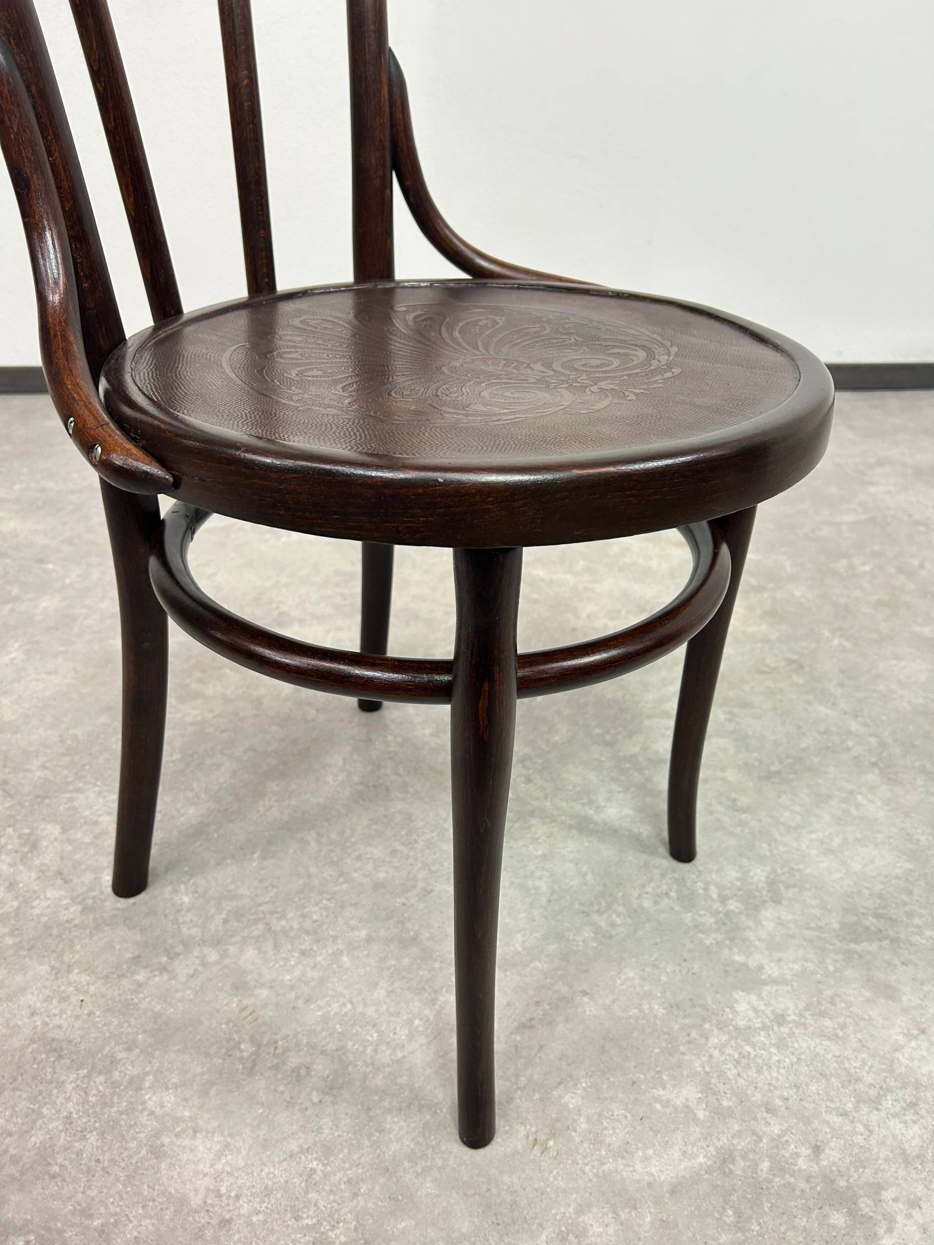 Chaise en bois courbé par Thonet no.54