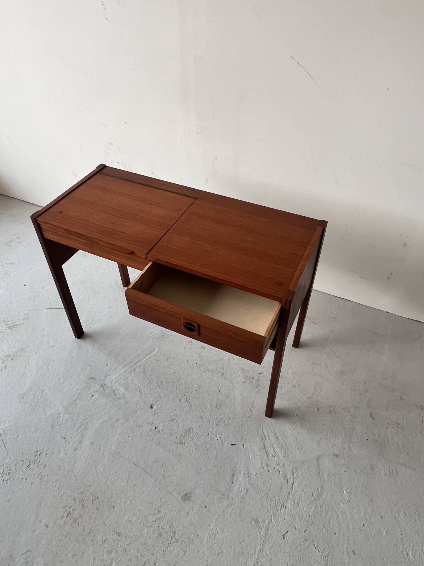 Coiffeuse en teck avec miroir par Arne Wahl-Iversen pour Ikea, années 1960.