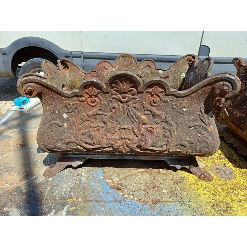 2 cast iron planters from 1900 from Charleville-Mézières, rockery style