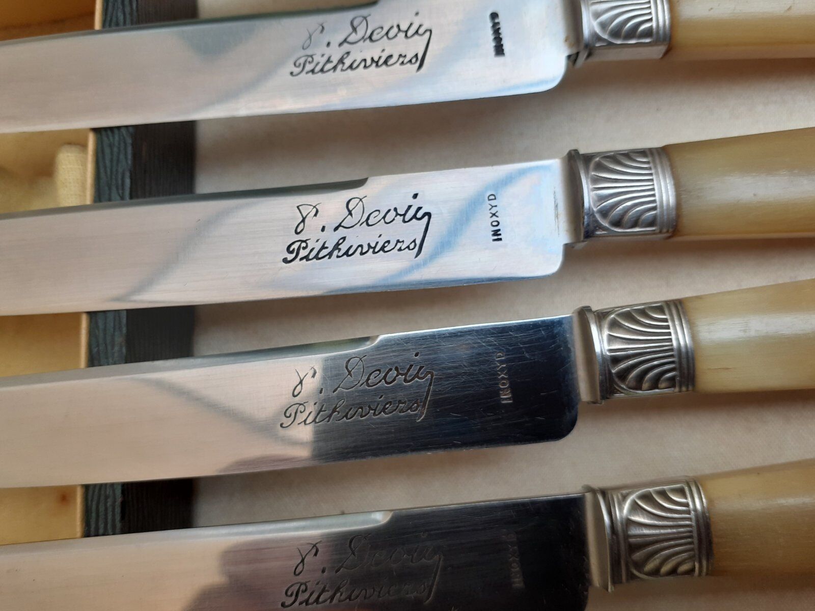 Lot de 12 couteaux manche en corne