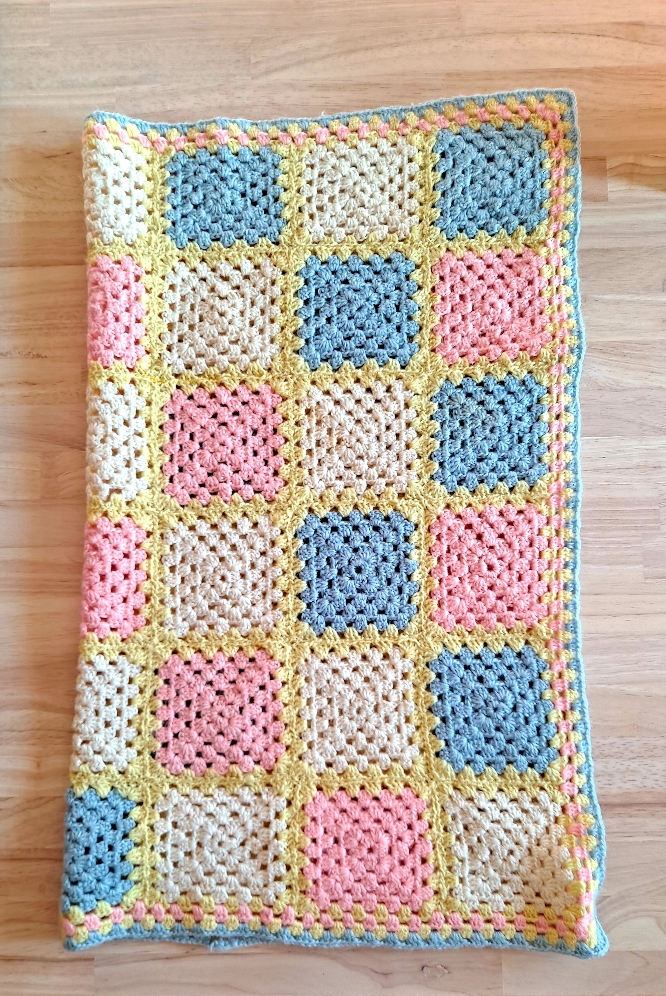 Crocheted baby plaid cover