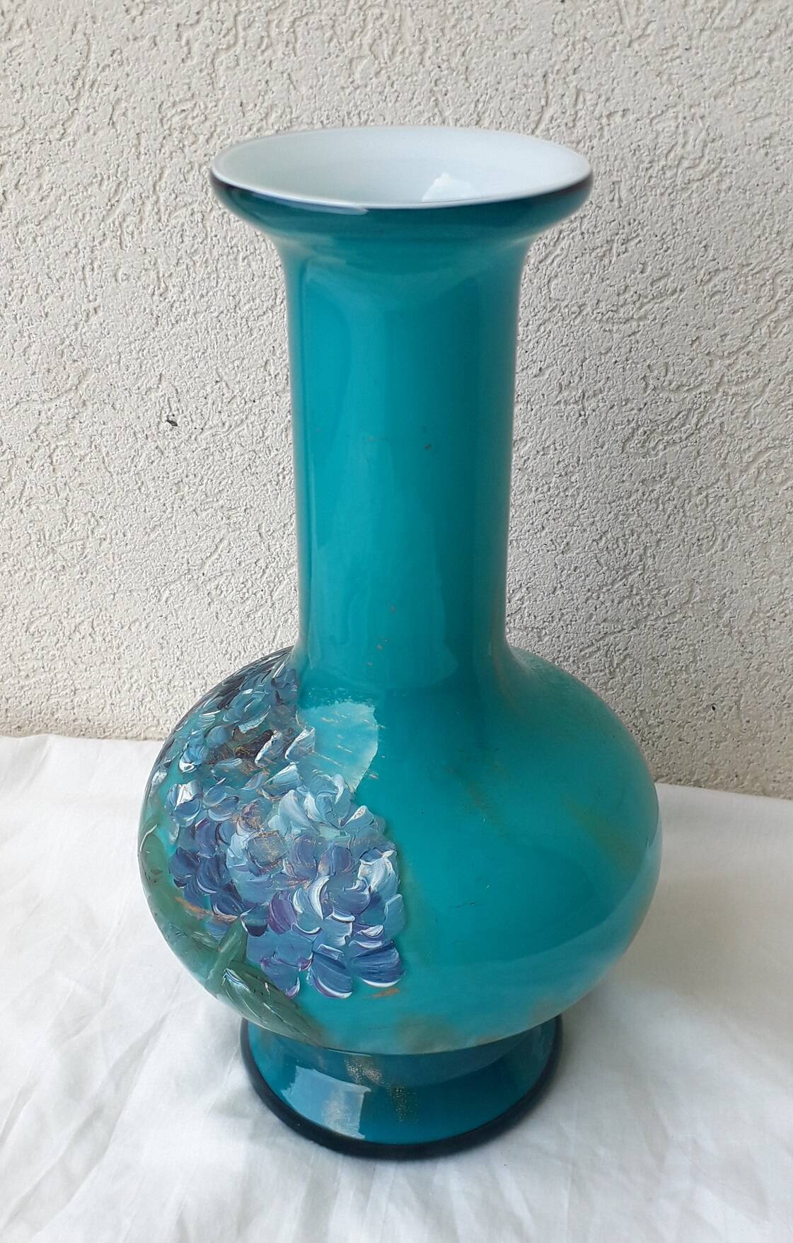 Opaline vase hydrangea